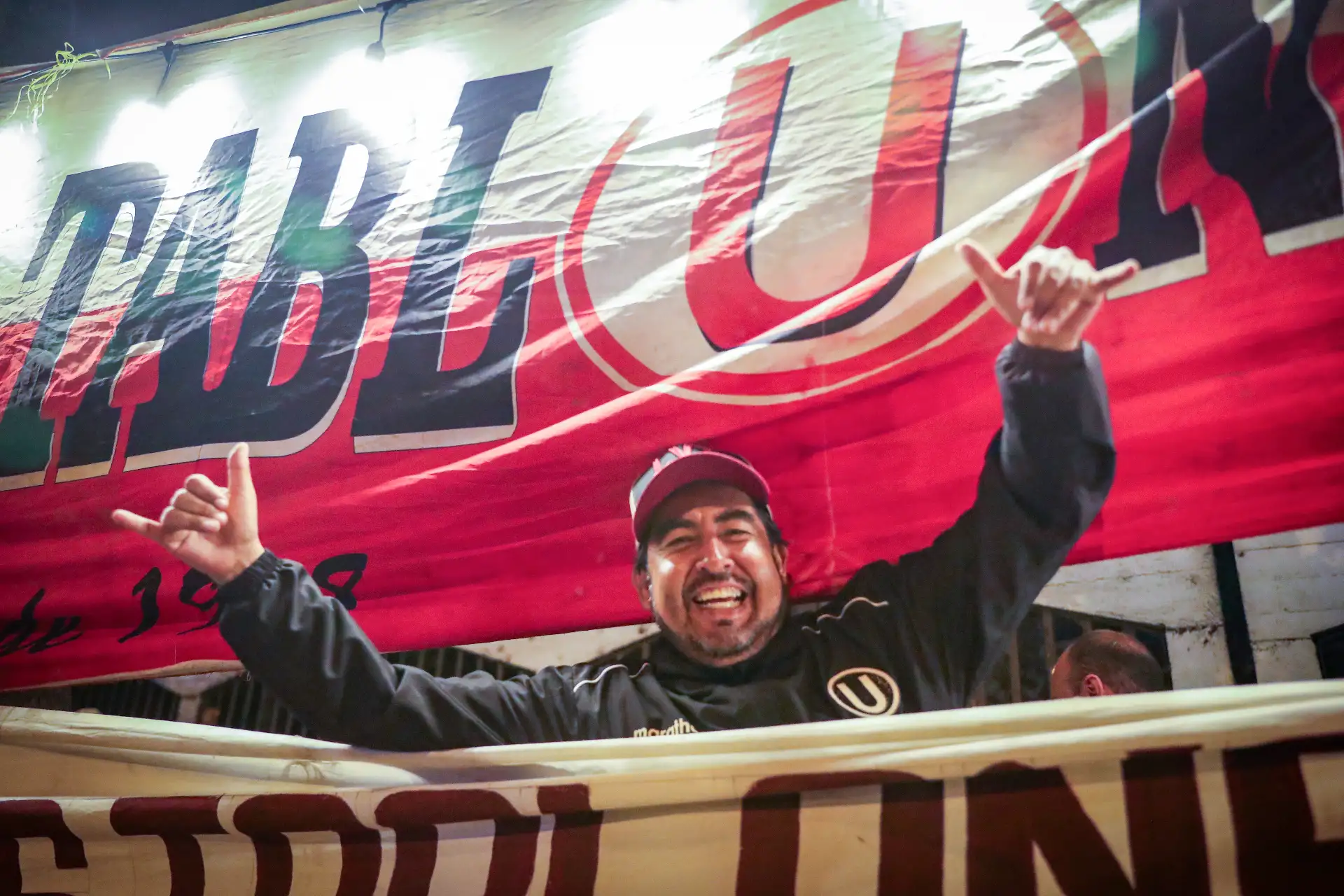 Hinchas de Universitario llegan al estadio Monumental para alentar a su equipo que se enfrenta hoy con Nacional de Paraguay en la fase de grupos de la Copa Libertadores. Foto: ANDINA/Ricardo Cuba