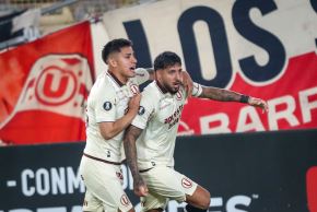 Jorge Murrugarra y Caín Fara celebran el primer gol de la "U" frente a Nacional. Foto: ANDINA/Ricardo Cuba