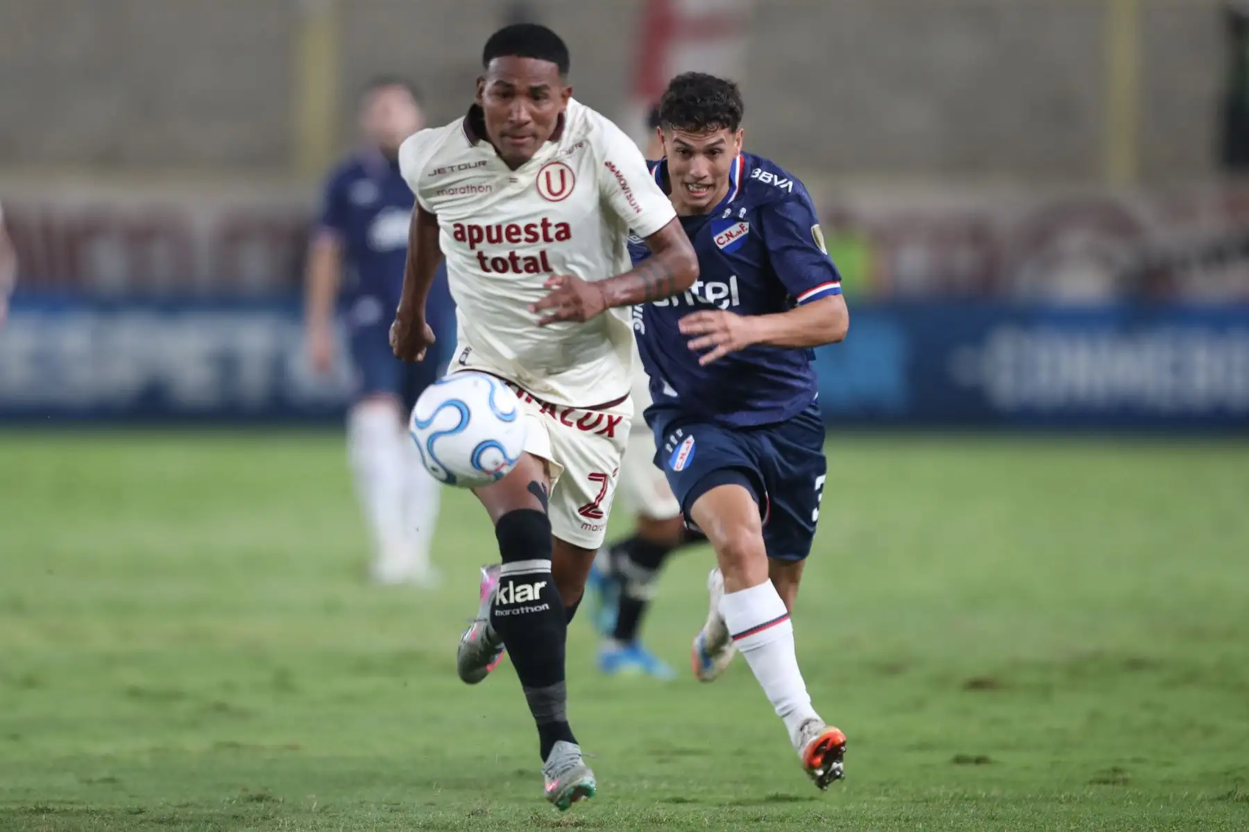 Universitario de enfrenta a Nacional de Paraguay en la fase de grupos de la copa Libertadores.  Foto: ANDINA/Ricardo Cuba