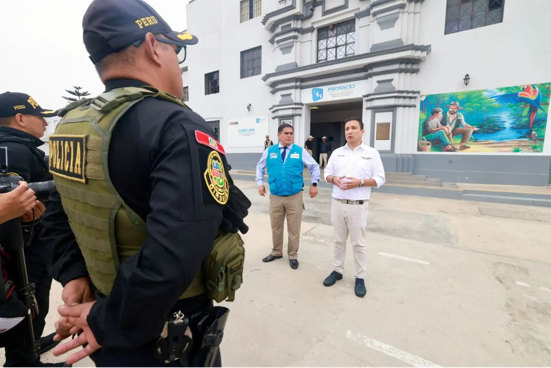 Ministro de Justicia y Derechos Humanos lidera megaoperativo en centros juveniles