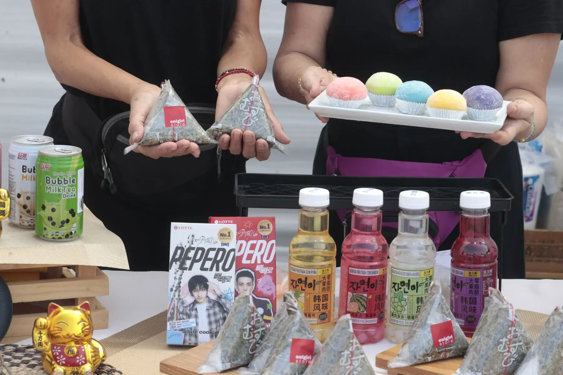 Emprendedores ofrecieron productos inspirados en la tradición nipona como parte de la feria cultural. Foto: ANDINA/Vidal Tarqui.