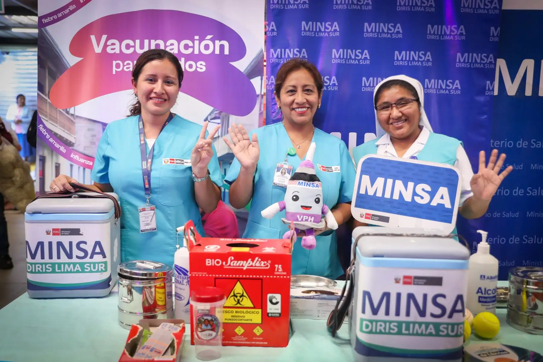 Personal de la Diris Lima Sur participó activamente en la jornada, reforzando la prevención de enfermedades inmunoprevenibles. Foto: ANDINA/Ricardo Cuba.