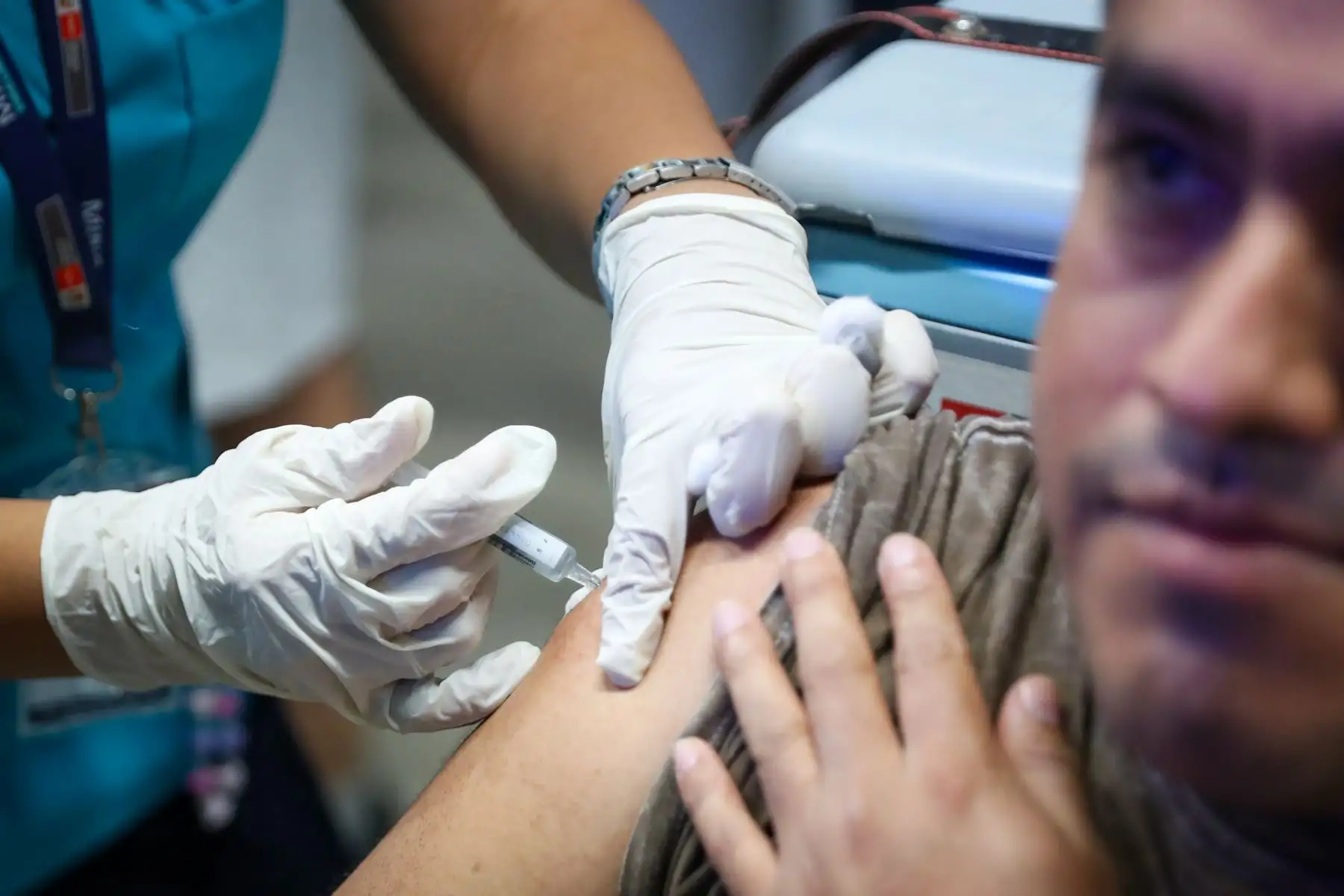 La intervención incluyó la inmunización de personas en tránsito, contribuyendo a reducir brechas en la cobertura de vacunas. Foto: ANDINA/Ricardo Cuba.