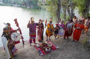 Con el tradicional pago a la tierra, las autoridades de Nasca anunciaron la celebración de su XLIII Semana Turística, que se realizará del 8 al 17 de mayo. Foto: Genry Bautista