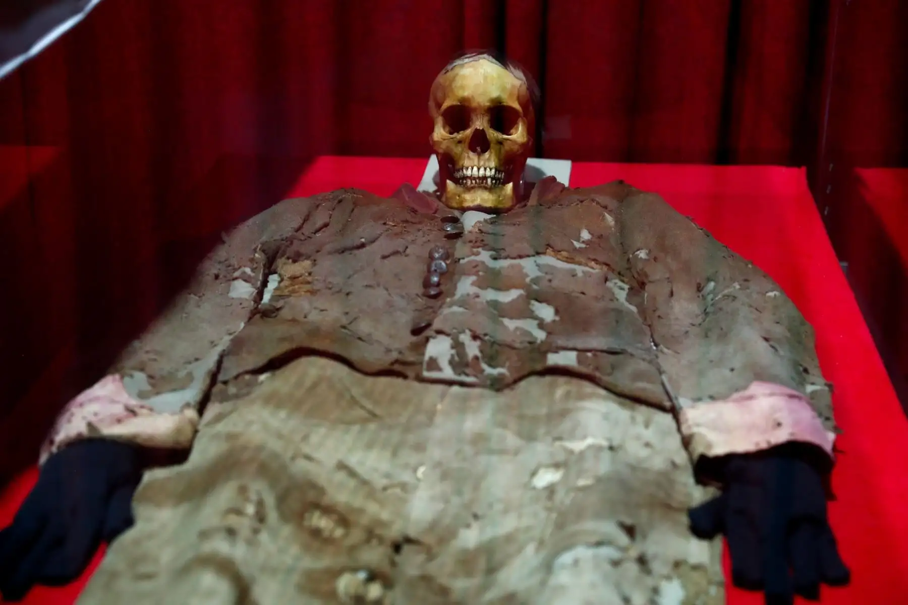 Investigaciones arqueológicas realizadas por la Municipalidad del Callao en el sitio arqueológico Palacio Inca de Oquendo, dieron como resultado el hallazgo del cuerpo de un soldado peruano que participó en la Guerra del Pacífico a fines del siglo XIX. Foto: ANDINA/Daniel Bracamonte