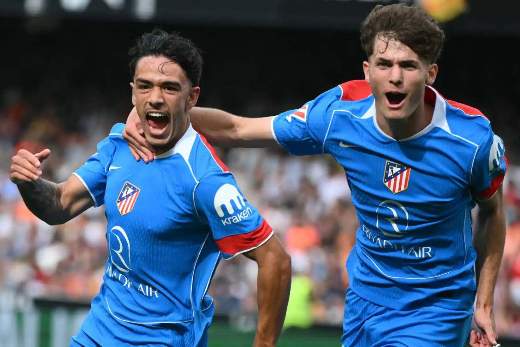 El centrocampista español del Atlético de Madrid, Iker Luque, celebra el primer gol durante el partido de la liga española entre el Valencia CF y el Club Atlético de Madrid en el estadio Mestalla de Valencia. 
Foto: ANDINA/AFP