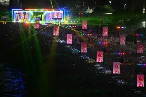 Shakira reúne a dos millones de personas en Copacabana, Brasil