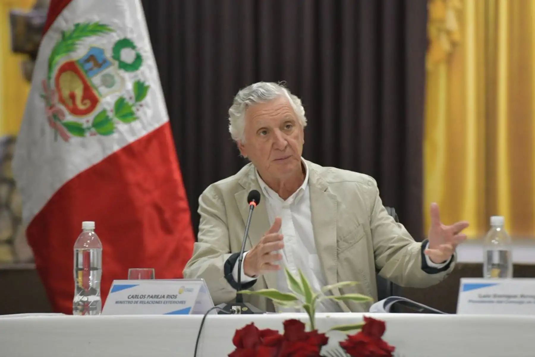 Canciller Pareja pide no dejarse engañar por organizaciones que reclutan jóvenes a Rusia