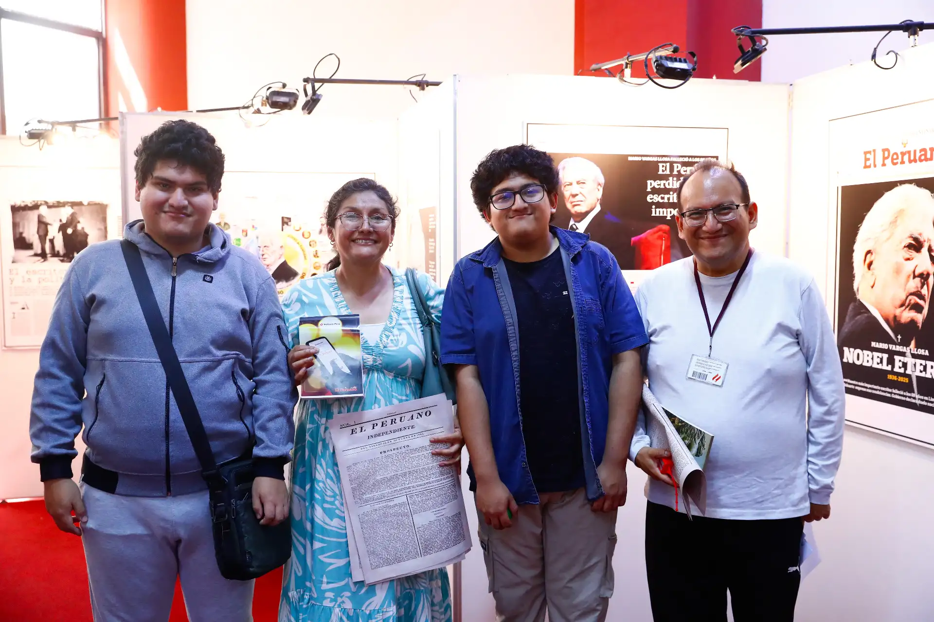 En el marco del programa Museos Abiertos, el Museo Gráfico de El Peruano recibió a decenas de personas el domingo 3 de mayo de 2026, como parte de la actividad "El Peruano: páginas que hacen historia". El público pudo apreciar la exposición temporal Nobel Eterno, y además participaron en el juego Desafío El Peruano. Foto: ANDINA/Daniel Bracamonte