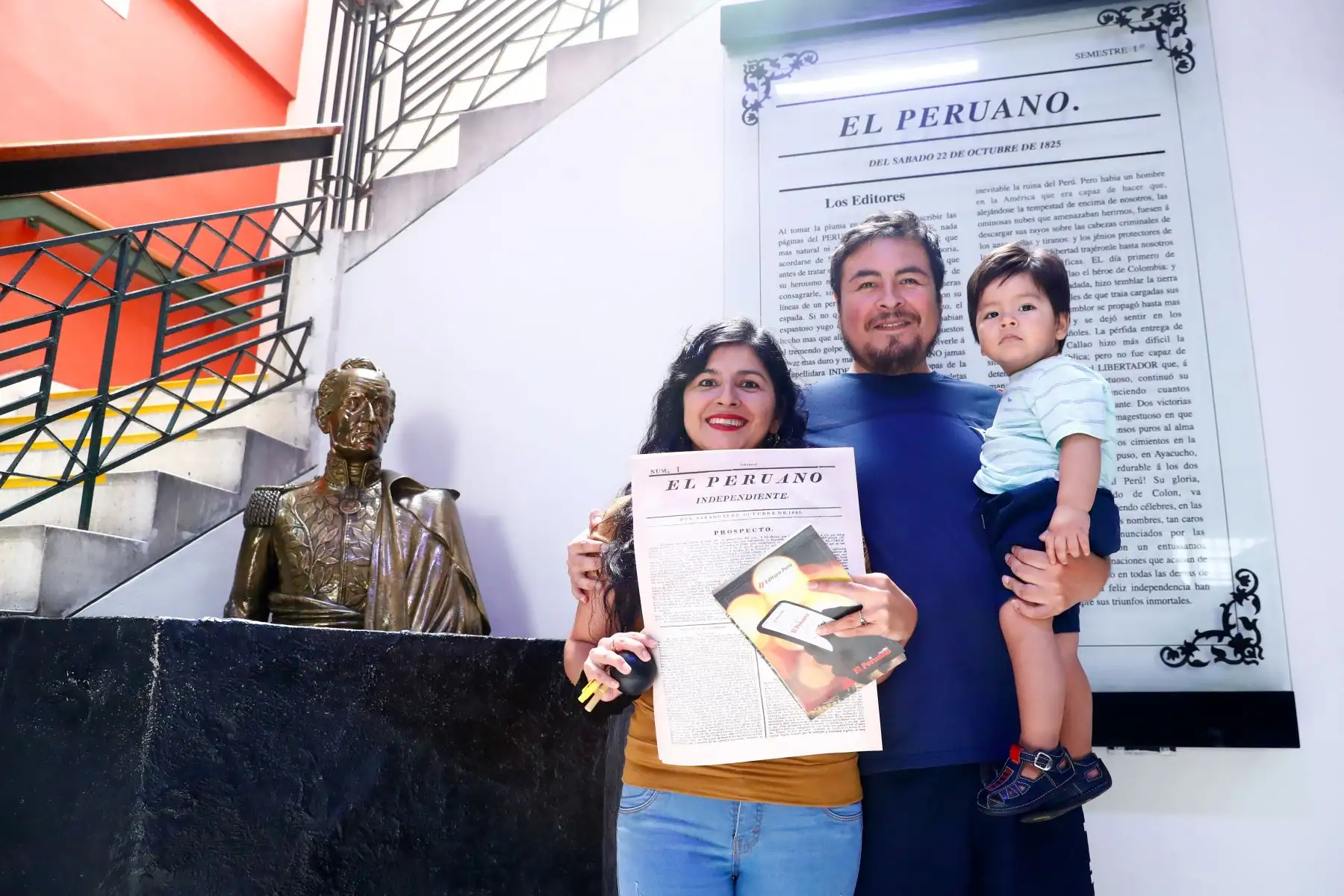 En el marco del programa Museos Abiertos, el Museo Gráfico de El Peruano recibió a decenas de personas el domingo 3 de mayo de 2026, como parte de la actividad "El Peruano: páginas que hacen historia". El público pudo apreciar la exposición temporal Nobel Eterno, y además participaron en el juego Desafío El Peruano. Foto: ANDINA/Daniel Bracamonte