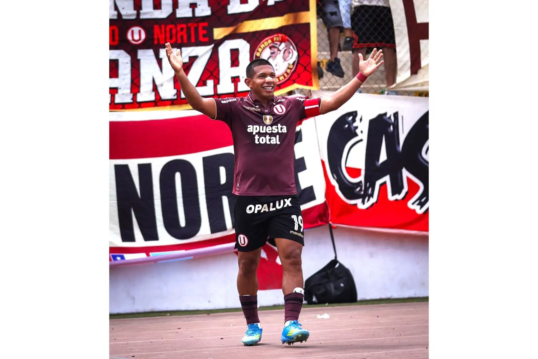 Universitario gana 4 a 1 ante  Juan Pablo II  por  la Fecha 13 del Torneo Apertura 2026 en Trujillo. En la imagen, Edison Flores, celebra su gol.
Foto: Universitario