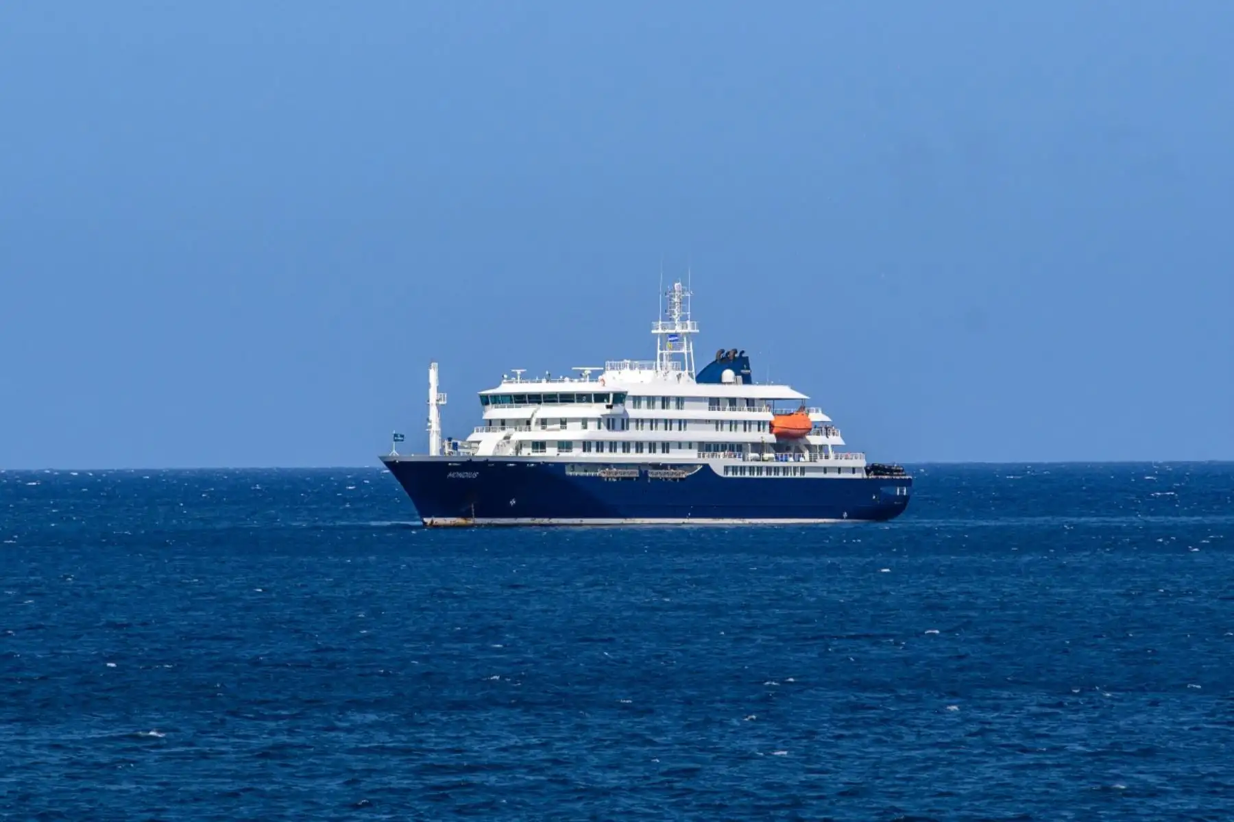 La OMS sospecha que hubo transmisión del hantavirus entre personas a bordo del crucero