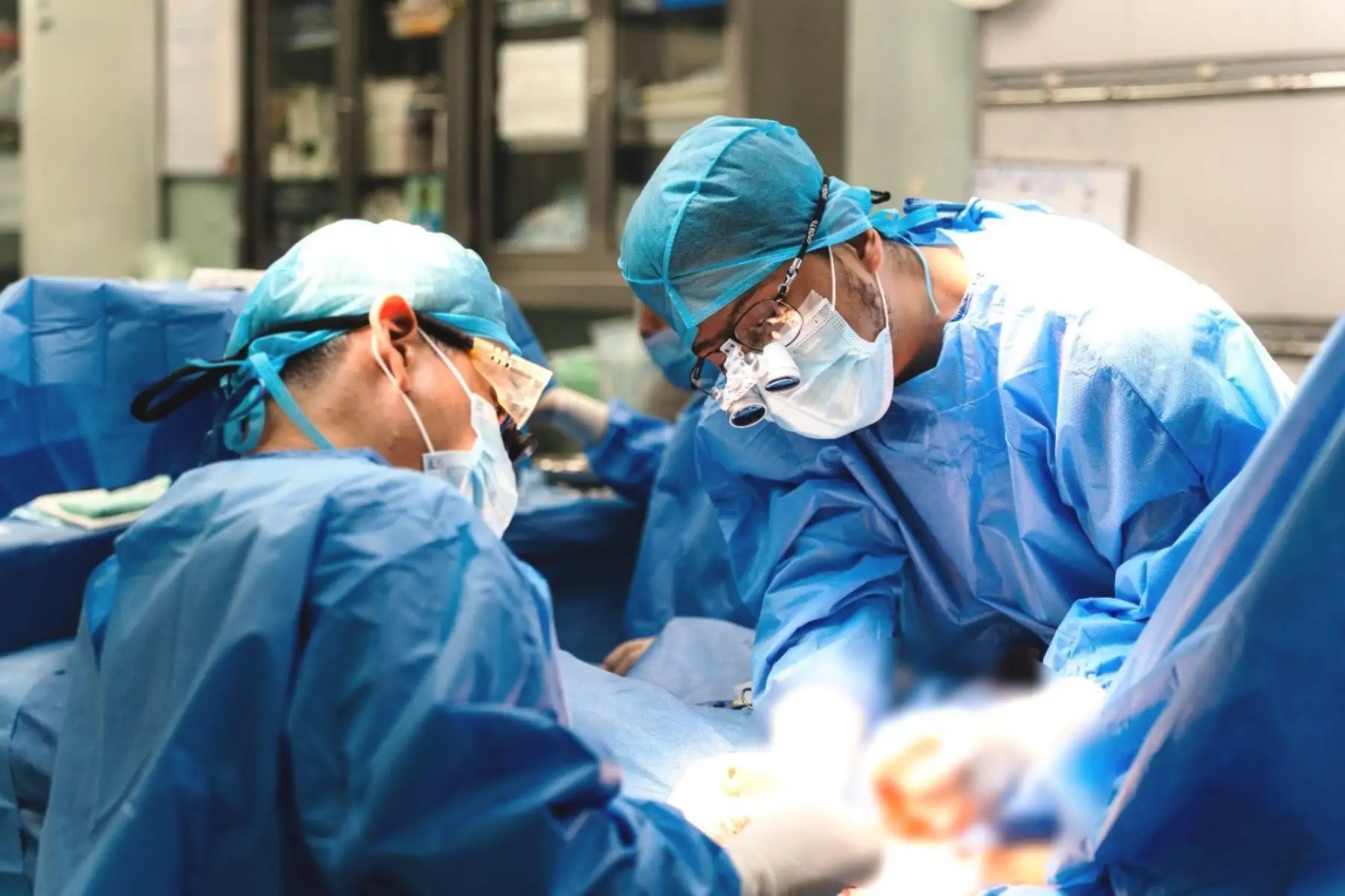 EsSalud devuelve autonomía a niños con síndrome de Apert tras cirugía en mano