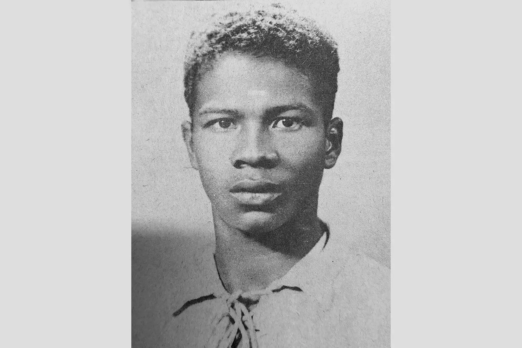 Huacho - Década 1940 / Retrato de un joven Valeriano López durante su etapa en el Audax Italiano de Huacho, club donde comenzó a forjar su fama de artillero implacable antes de saltar al Sport Boys del Callao. Foto: Archivo Histórico de El Peruano / Reproducción