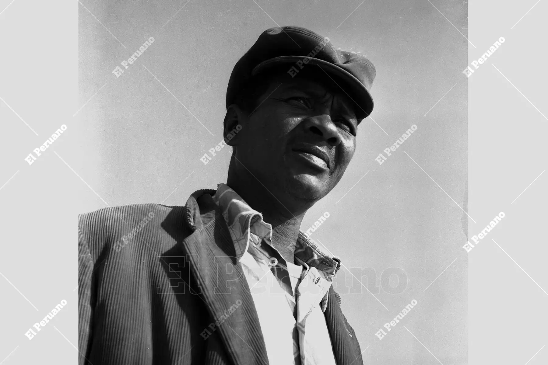 Huacho - 31 octubre 1974 / Retrato de Valeriano López mítico goleador del Sport Boys durante una visita a Huacho la tierra que lo vio surgir como futbolista. Foto: Archivo Histórico de El Peruabo / Norman Córdova