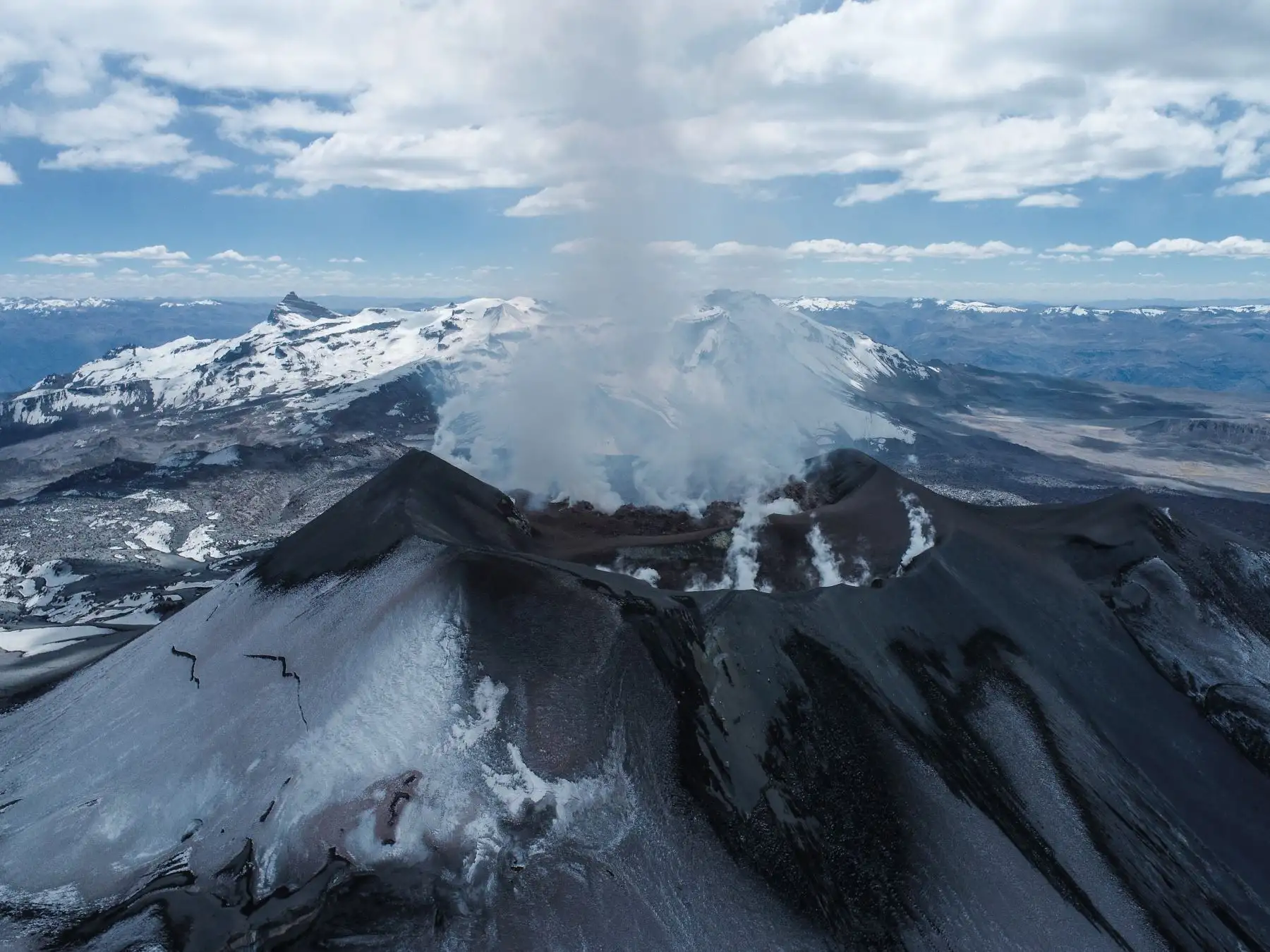 Descartan que explosión reportada en el volcán Sabancaya signifique variar nivel de alerta