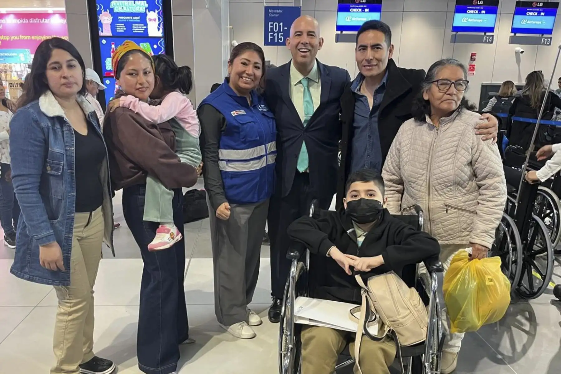 Trasladan a España a menor con leucemia para tratamiento de alta complejidad