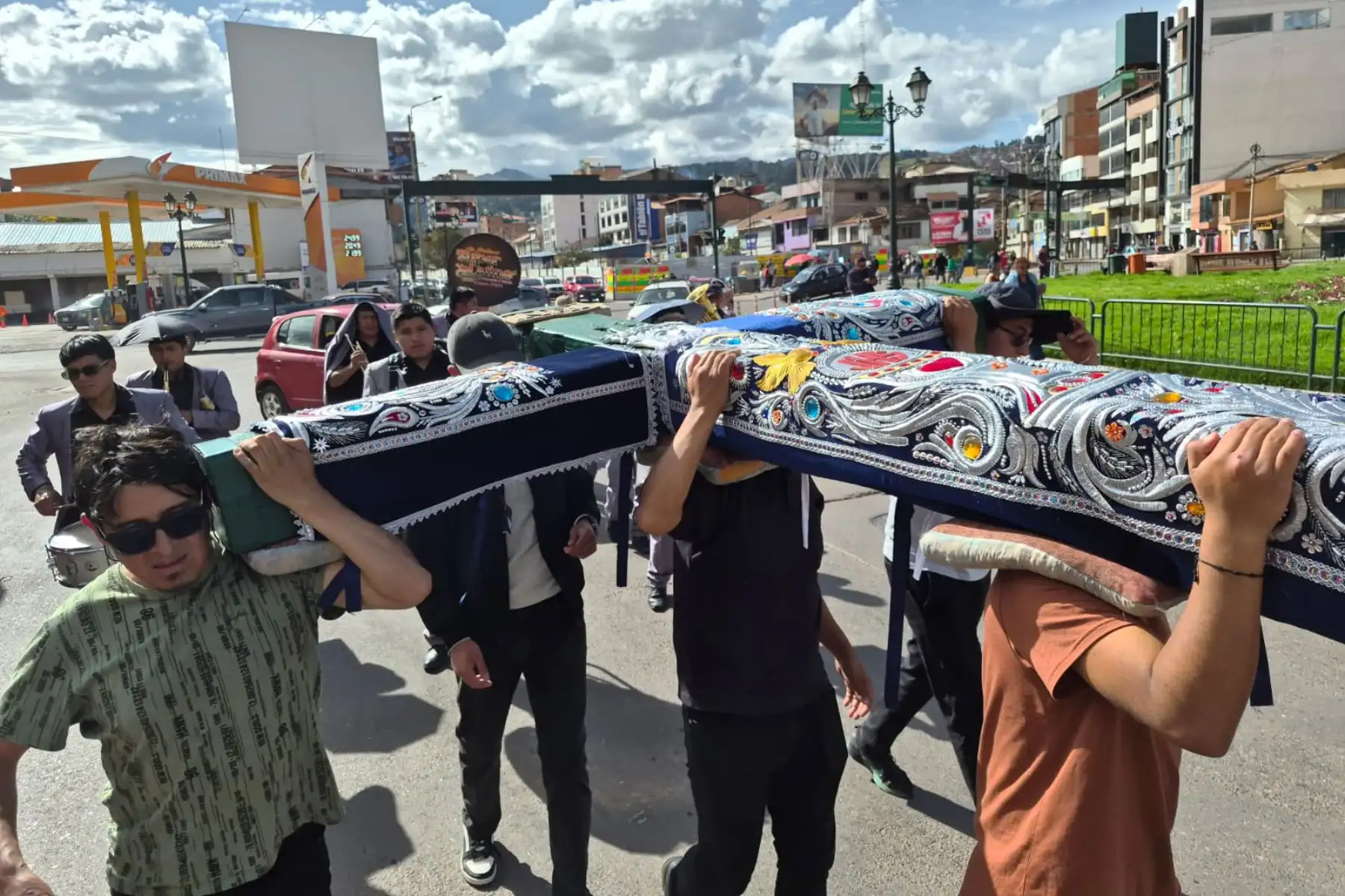 La fe, la alegría, la tradición, las costumbres no desaparecen en Cusco, una ciudad conservadora por sus múltiples devociones que se desarrollan cada mes y hacen de esta histórica ciudad y región una de las más singulares en el país.  Foto: ANDINA/Percy Hurtado Santillán