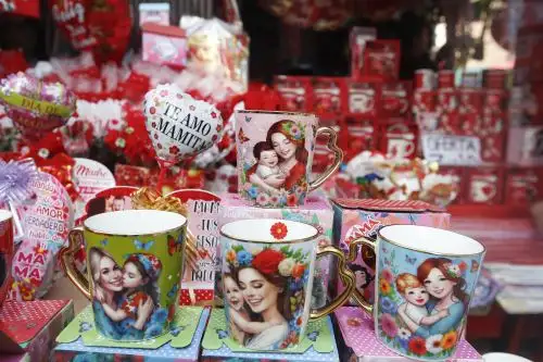 Limeños realizan compras de artículos y regalos previo al  Día de la Madre