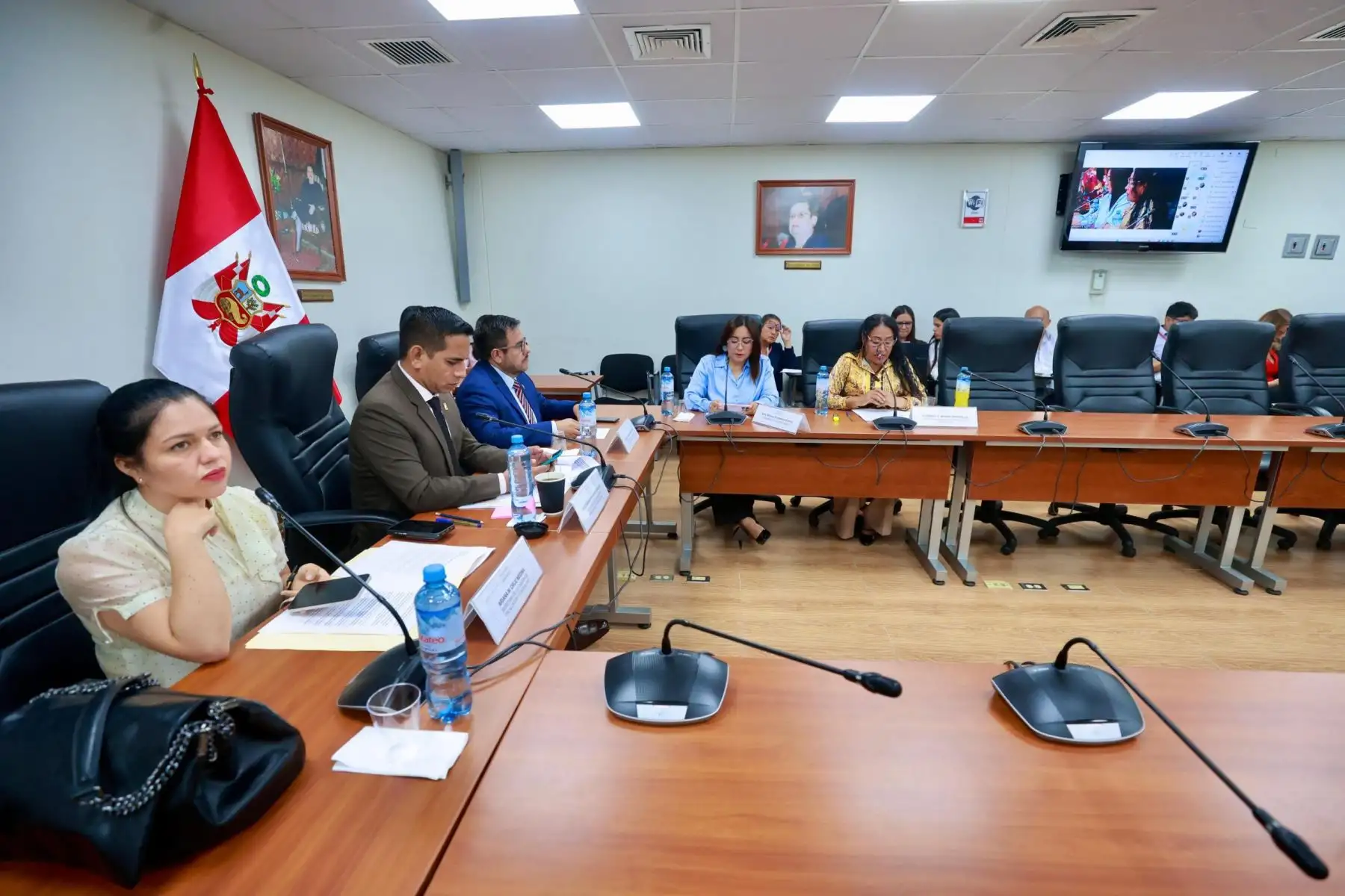 Comisión de Fiscalización pide poderes para investigar gobiernos regionales: Elvis Vergara al mando
