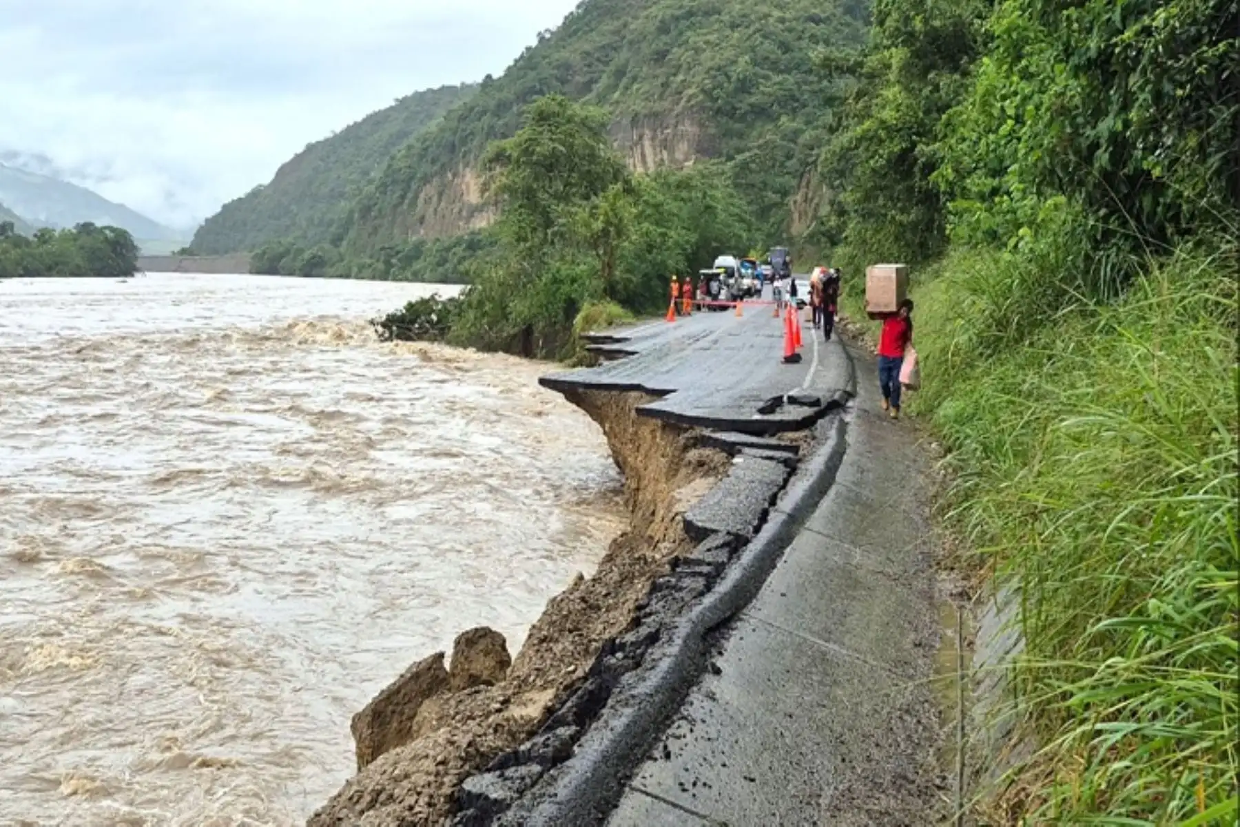 Fuertes lluvias en Cajamarca provocan colapso de 100 metros en vía San Ignacio - Jaén
