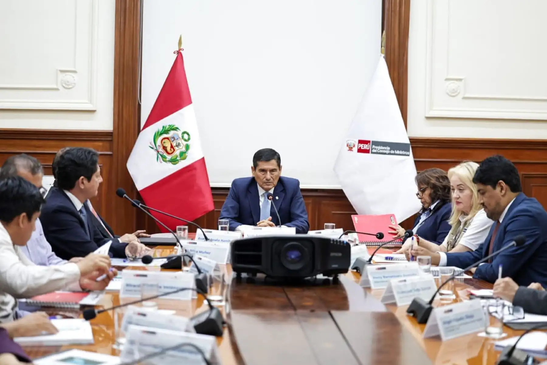 Titular de PCM sostuvo reunión multisectorial para viabilizar carretera en Loreto y Cusco