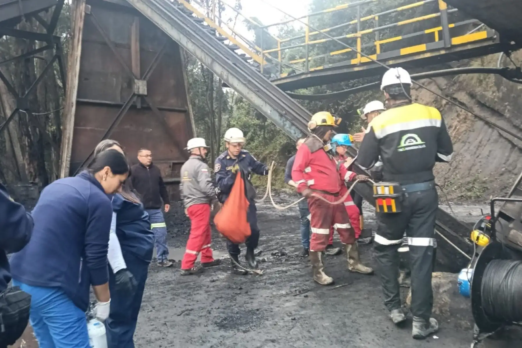 Tragedia en Colombia: nueve mineros mueren por explosión en una mina en Cundinamarca