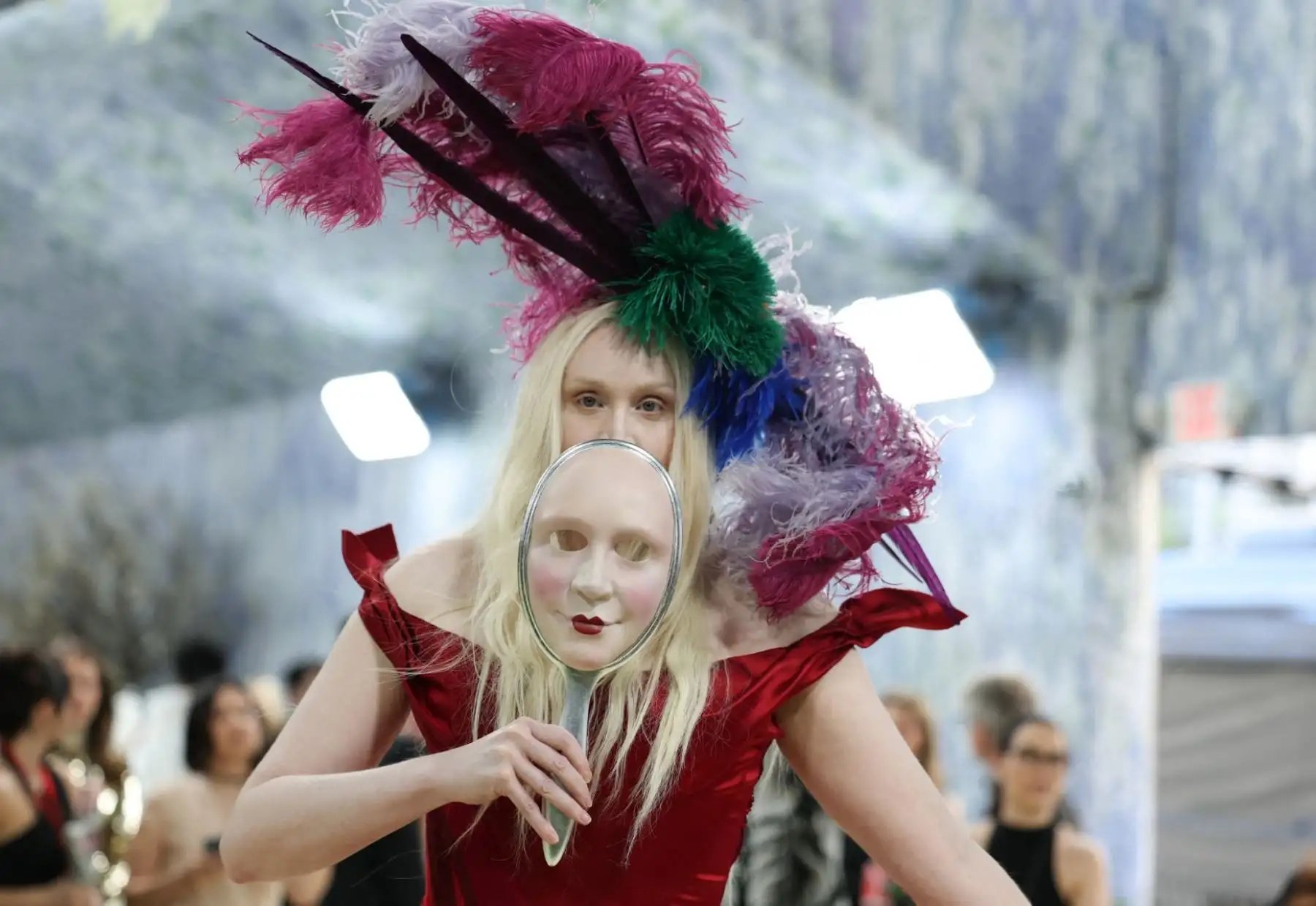 La actriz británica Gwendoline Christie llega a la Gala Met 2026, que celebra el "Arte del Vestuario", en el Museo Metropolitano de Arte de Nueva York.. Foto: AFP