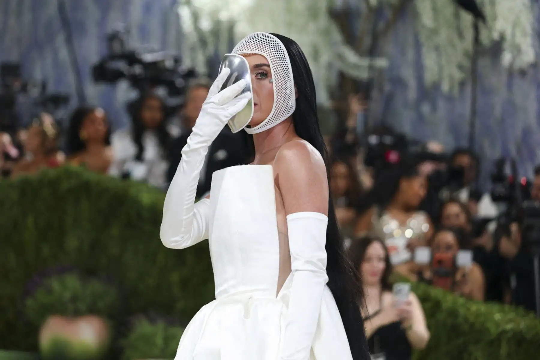 La cantante y compositora estadounidense Katy Perry llega a la Gala Met 2026 que celebra el "Arte del Vestuario" en el Museo Metropolitano de Arte de Nueva York. AFP
