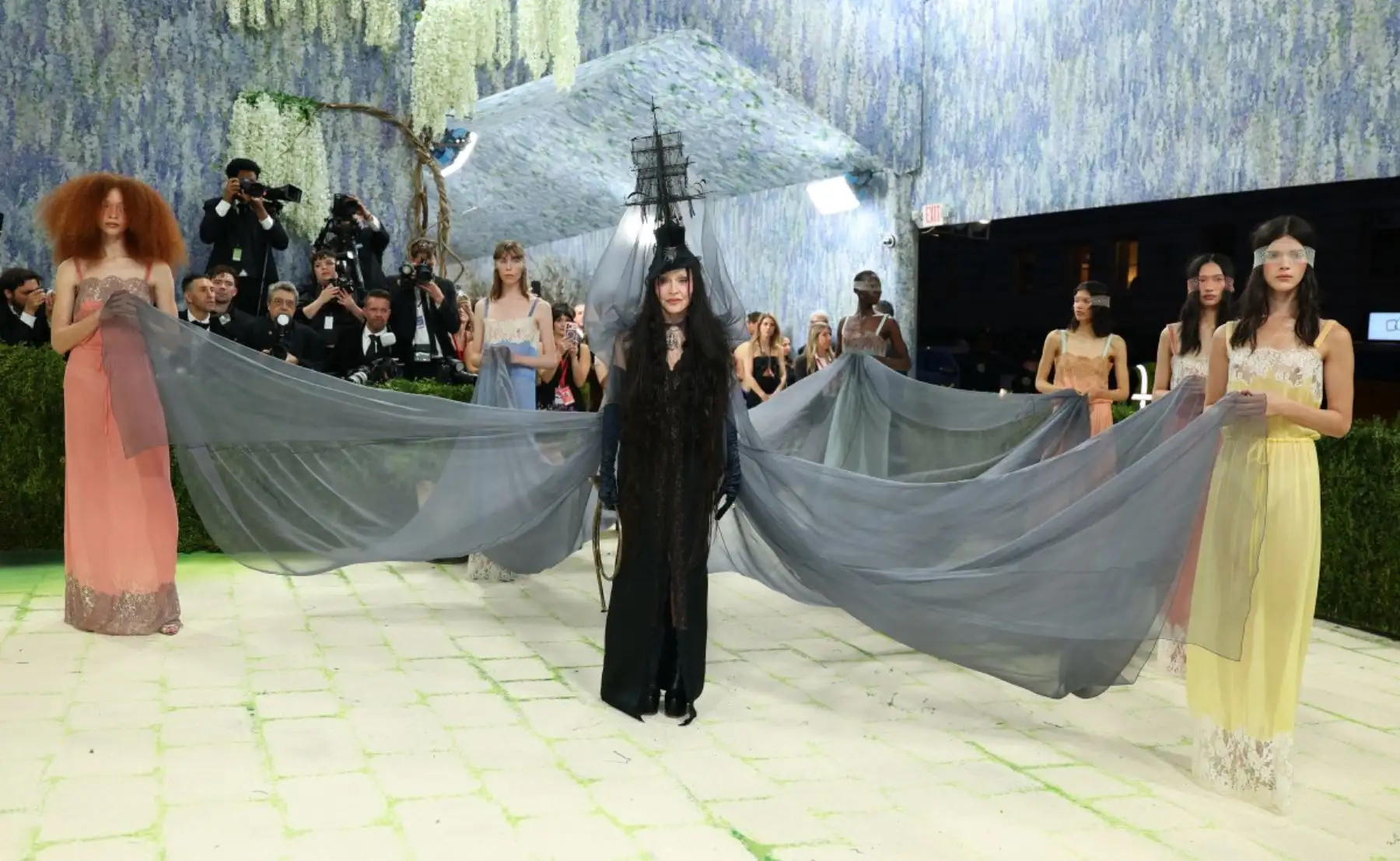 La cantante y compositora estadounidense Madonna llega a la Gala Met 2026 que celebra el "Arte del Vestuario" en el Museo Metropolitano de Arte de Nueva York. AFP