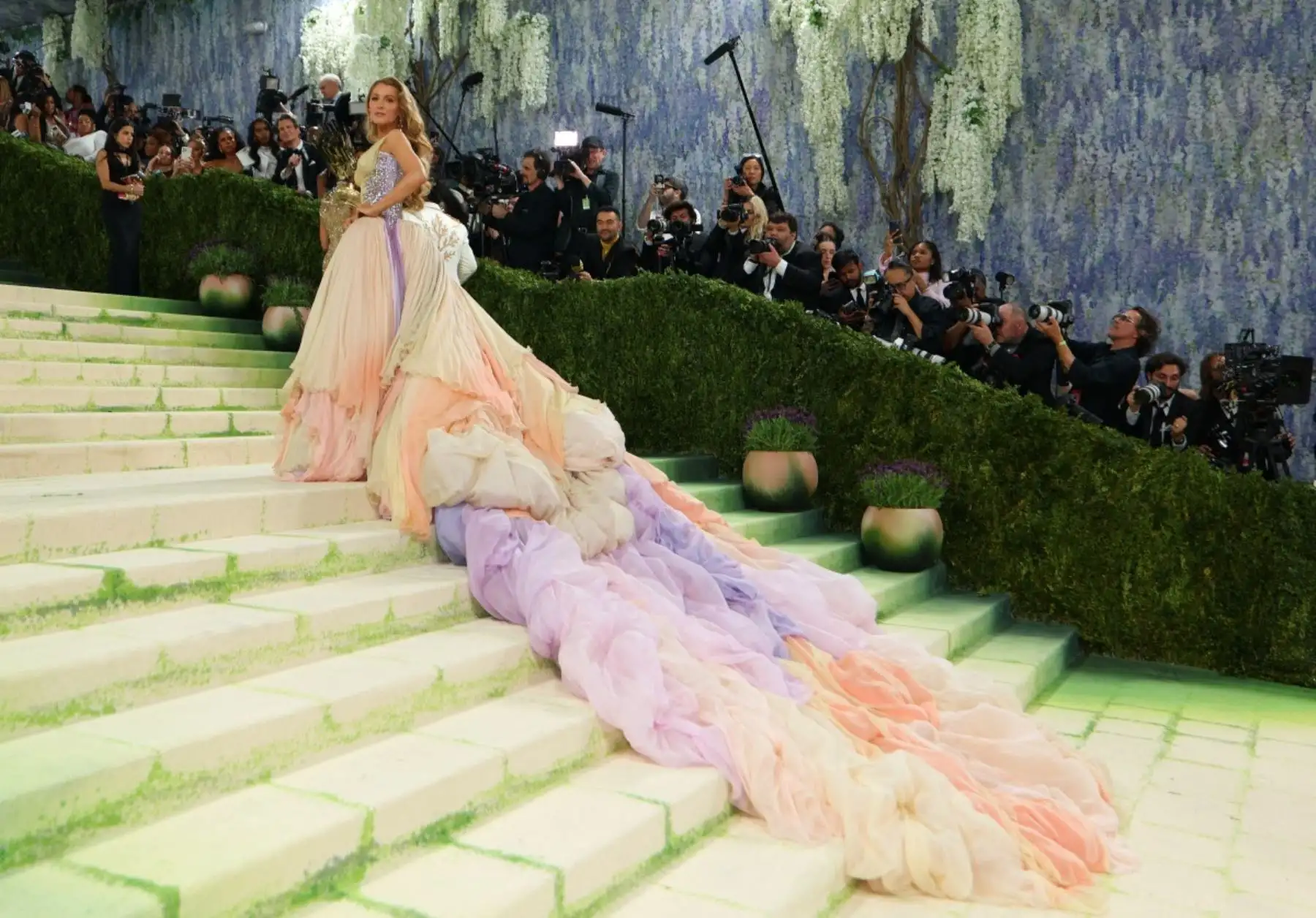 La actriz estadounidense Blake Lively llega a la Gala Met 2026, que celebra el "Arte del Vestuario", en el Museo Metropolitano de Arte de Nueva York. AFP