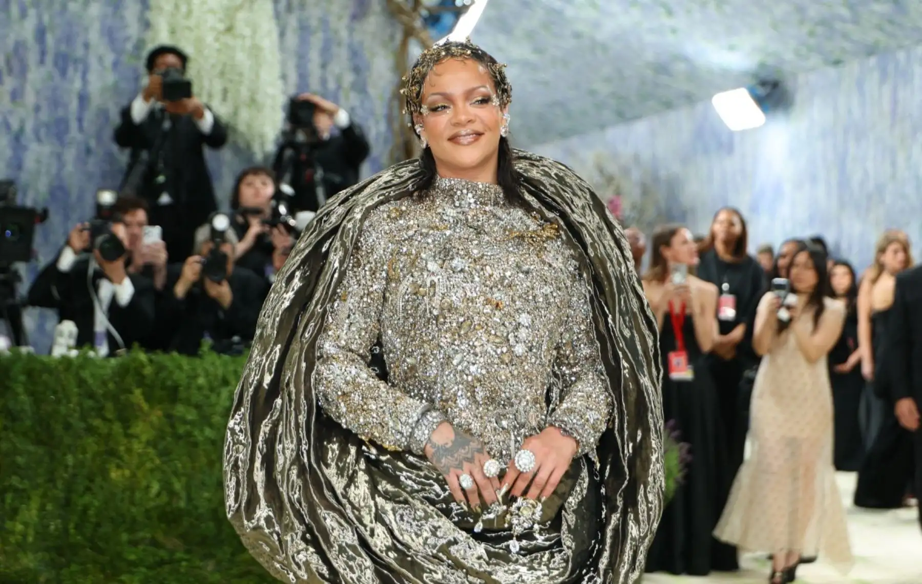 La cantante y actriz barbadense Rihanna llega a la Gala Met 2026, que celebra el "Arte del Vestuario", en el Museo Metropolitano de Arte de Nueva York. AFP