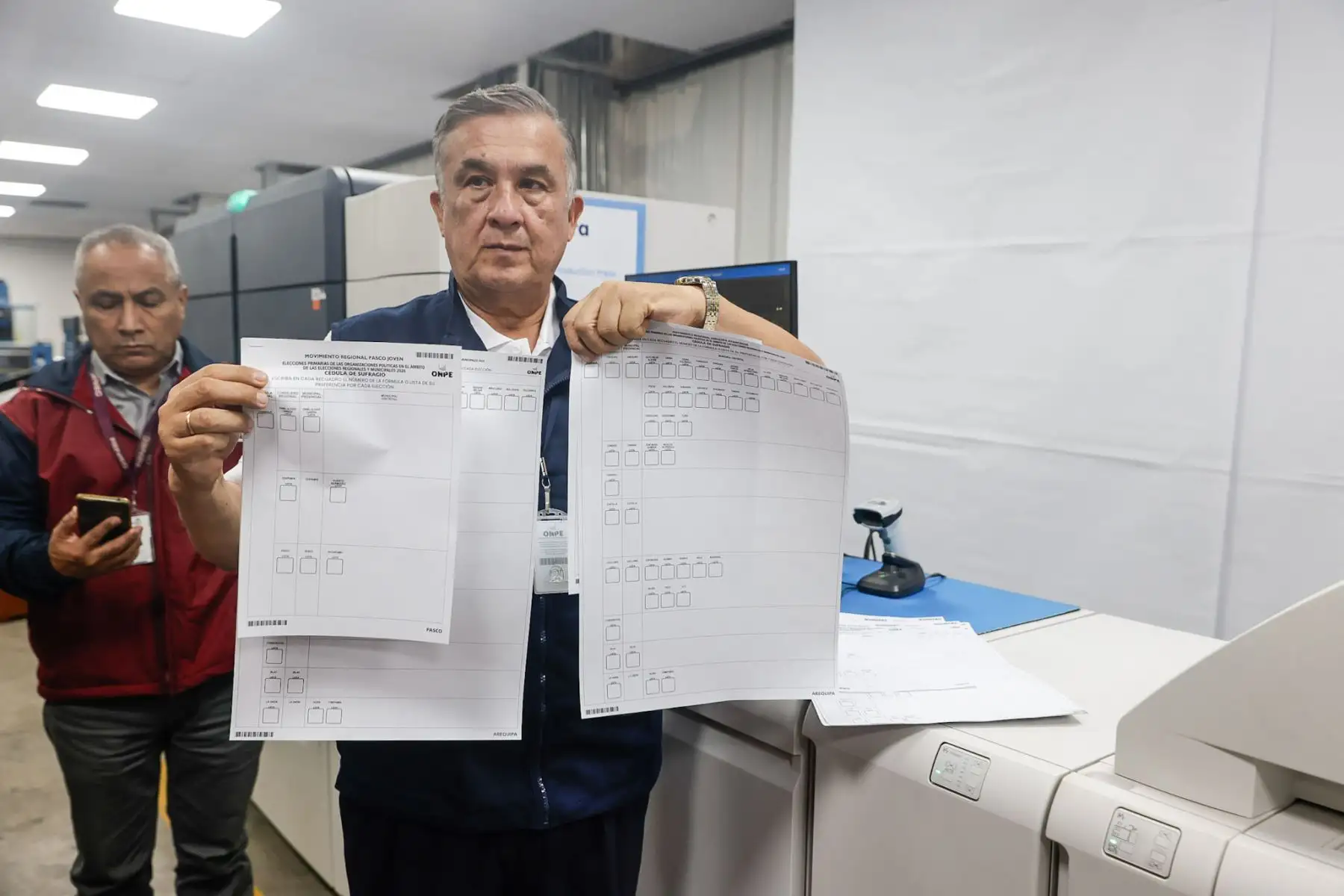 La Oficina Nacional de Procesos Electorales (ONPE) realiza  la prueba de color e impresión de las cédulas de sufragio correspondiente a las Elecciones Primarias -modalidad de afiliados- de las Elecciones Regionales y Municipales 2026. Foto: ANDINA/Luis Iparraguirre