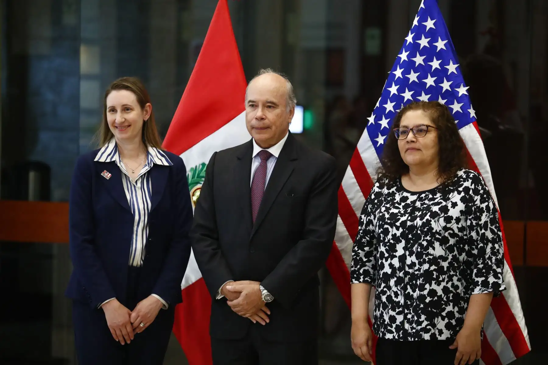 El viceministro encargado de Relaciones Exteriores, Eric Anderson Machado, y representantes de la Embajada de Estados Unidos en Perú, participaron en la presentación de la muestra "El retorno compartido, Patrimonio Cultural peruano repatriado desde los Estados Unidos", que muestra diversos bienes culturales devueltos al Perú recientemente. Foto: ANDINA/Daniel Bracamonte
