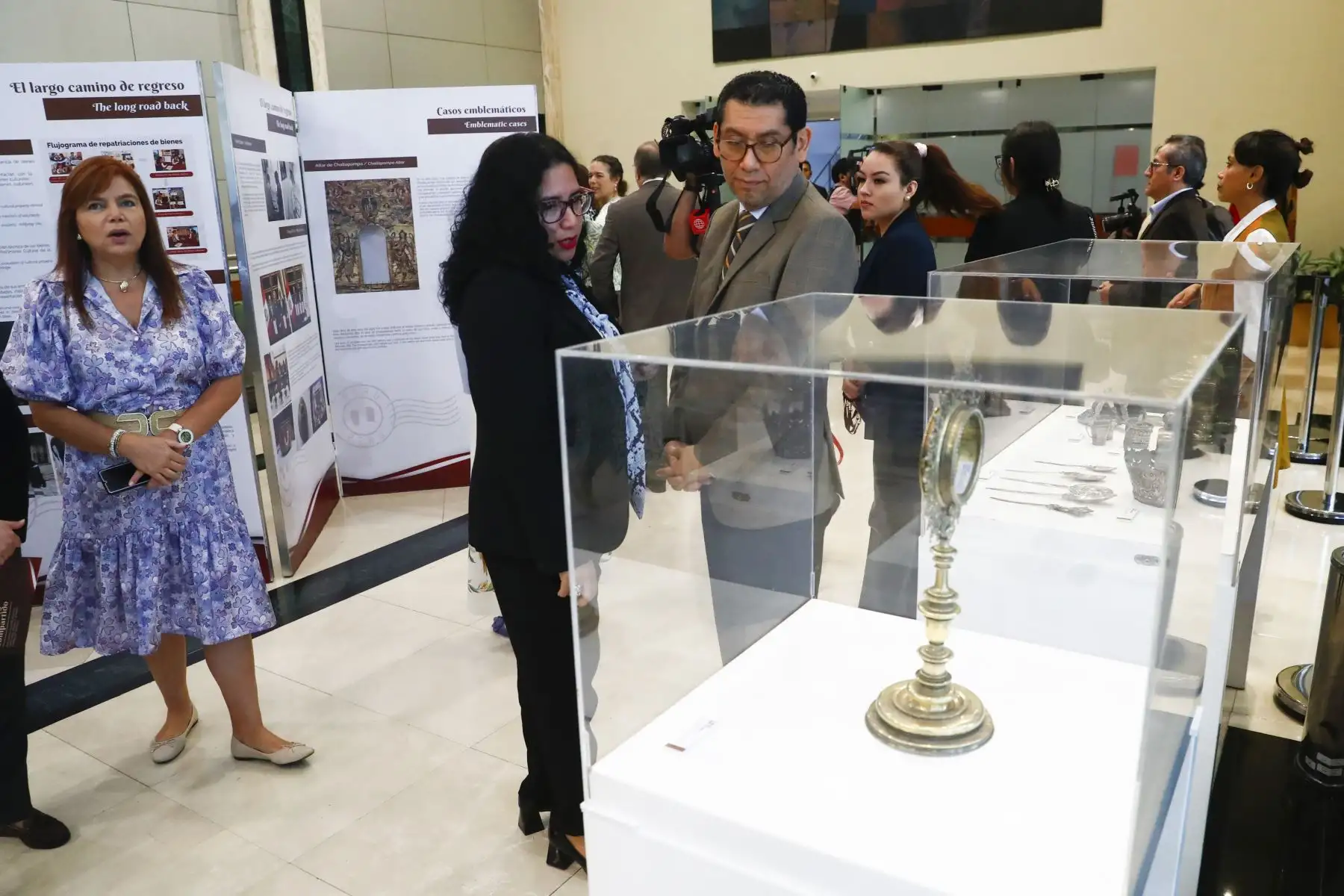 El viceministro encargado de Relaciones Exteriores, Eric Anderson Machado, y representantes de la Embajada de Estados Unidos en Perú, participaron en la presentación de la muestra "El retorno compartido, Patrimonio Cultural peruano repatriado desde los Estados Unidos", que muestra diversos bienes culturales devueltos al Perú recientemente. Foto: ANDINA/Daniel Bracamonte