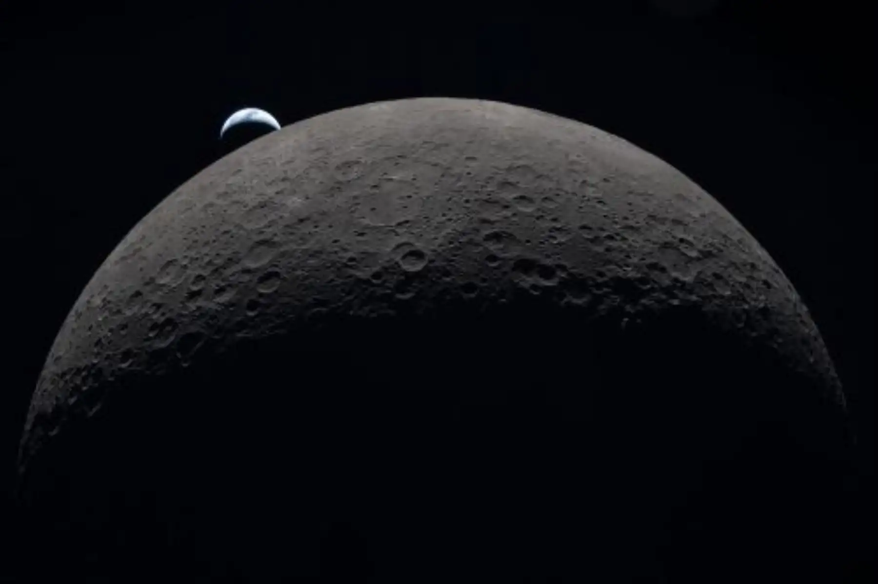  Perú se posiciona como un promotor de la gobernanza espacial basada en el acceso abierto a la información, buscando mitigar los riesgos derivados de la creciente actividad lunar internacional. 
