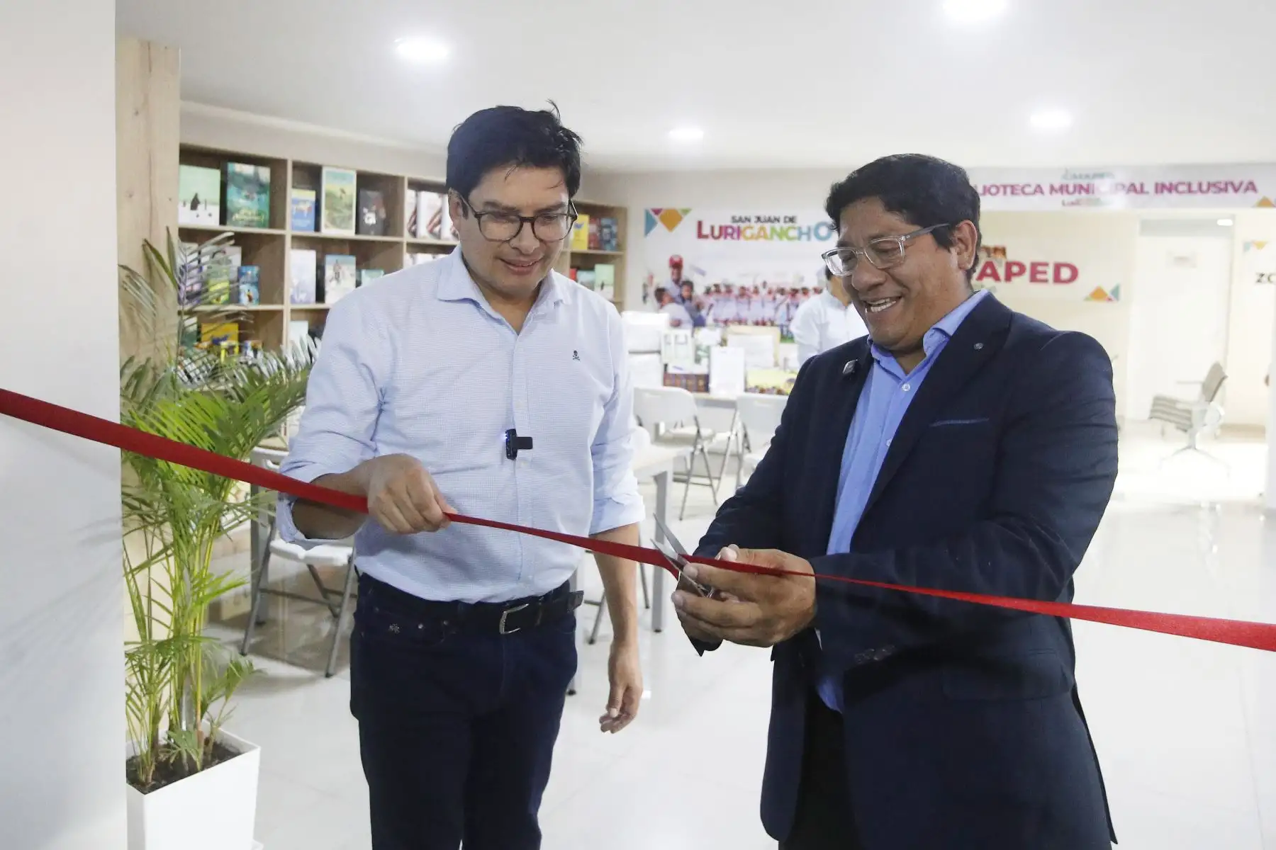 Inauguran  la Biblioteca Municipal Inclusiva en distrito de San Juan de Lurigancho.
La actividad contó con la participación del alcalde de San Juan de Lurigancho, Jesús Maldonado  y el jefe institucional de la Biblioteca Nacional del Perú, Juan Yangali Quintanilla,.
Foto: ANDINA/ Eddy Ramos