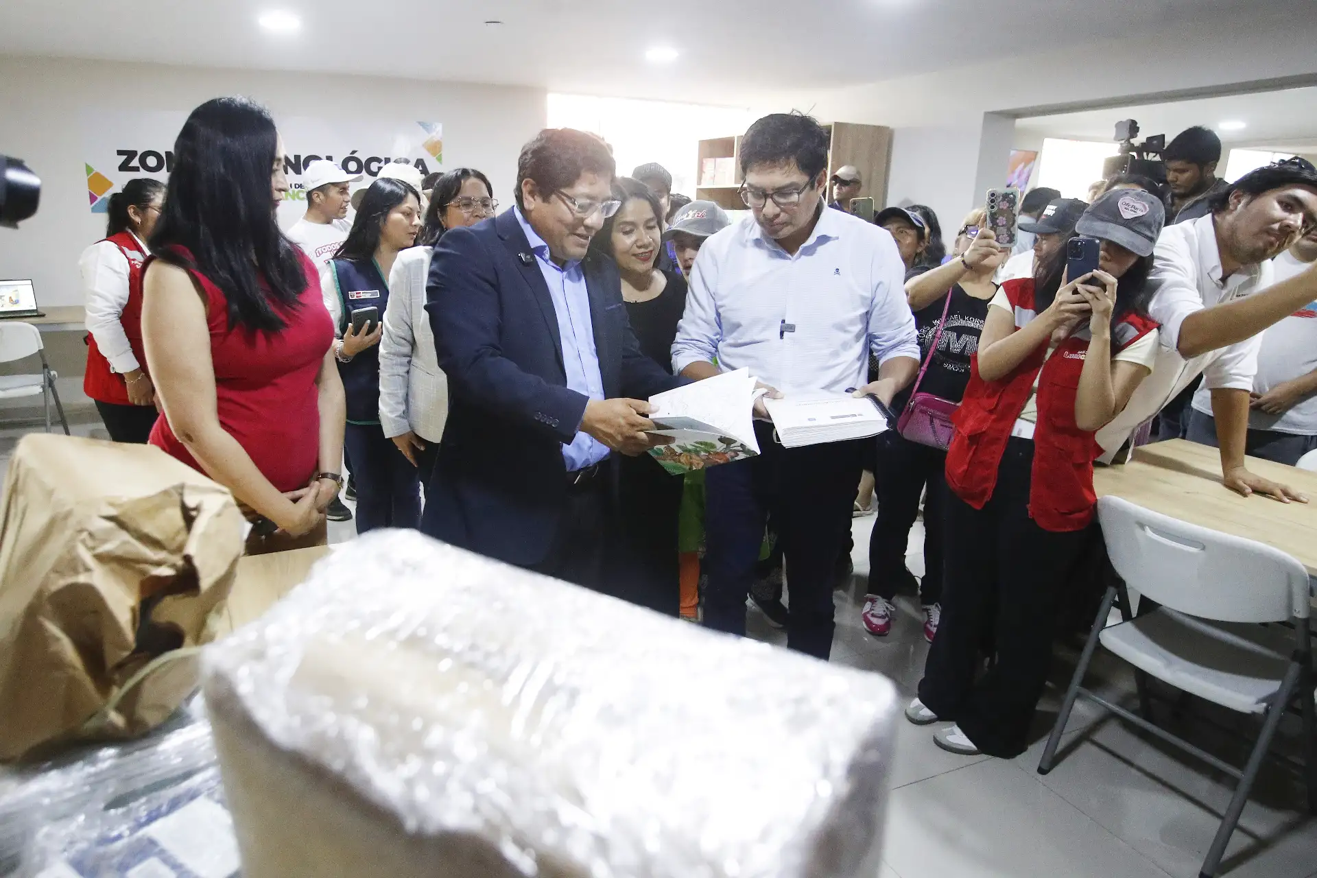 Inauguran  la Biblioteca Municipal Inclusiva en distrito de San Juan de Lurigancho.
La actividad contó con la participación del alcalde de San Juan de Lurigancho, Jesús Maldonado  y el jefe institucional de la Biblioteca Nacional del Perú, Juan Yangali Quintanilla,.
Foto: ANDINA/ Eddy Ramos