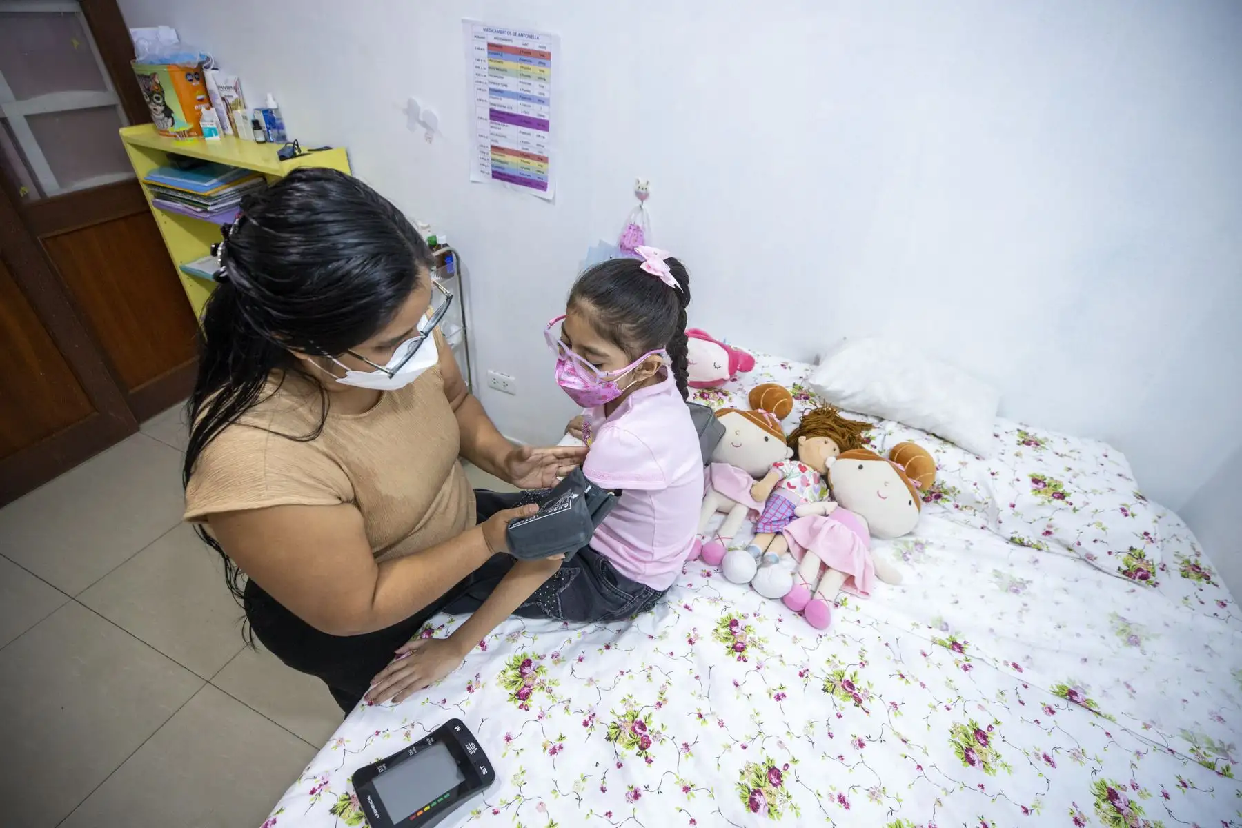 La doctora Arcelia Reyes, cardióloga pediátrica del INCOR, destacó que la evolución favorable fue posible gracias al soporte de especialistas en cuidados intensivos, nefrología, rehabilitación y enfermería.  Foto: ANDINA/Difusión