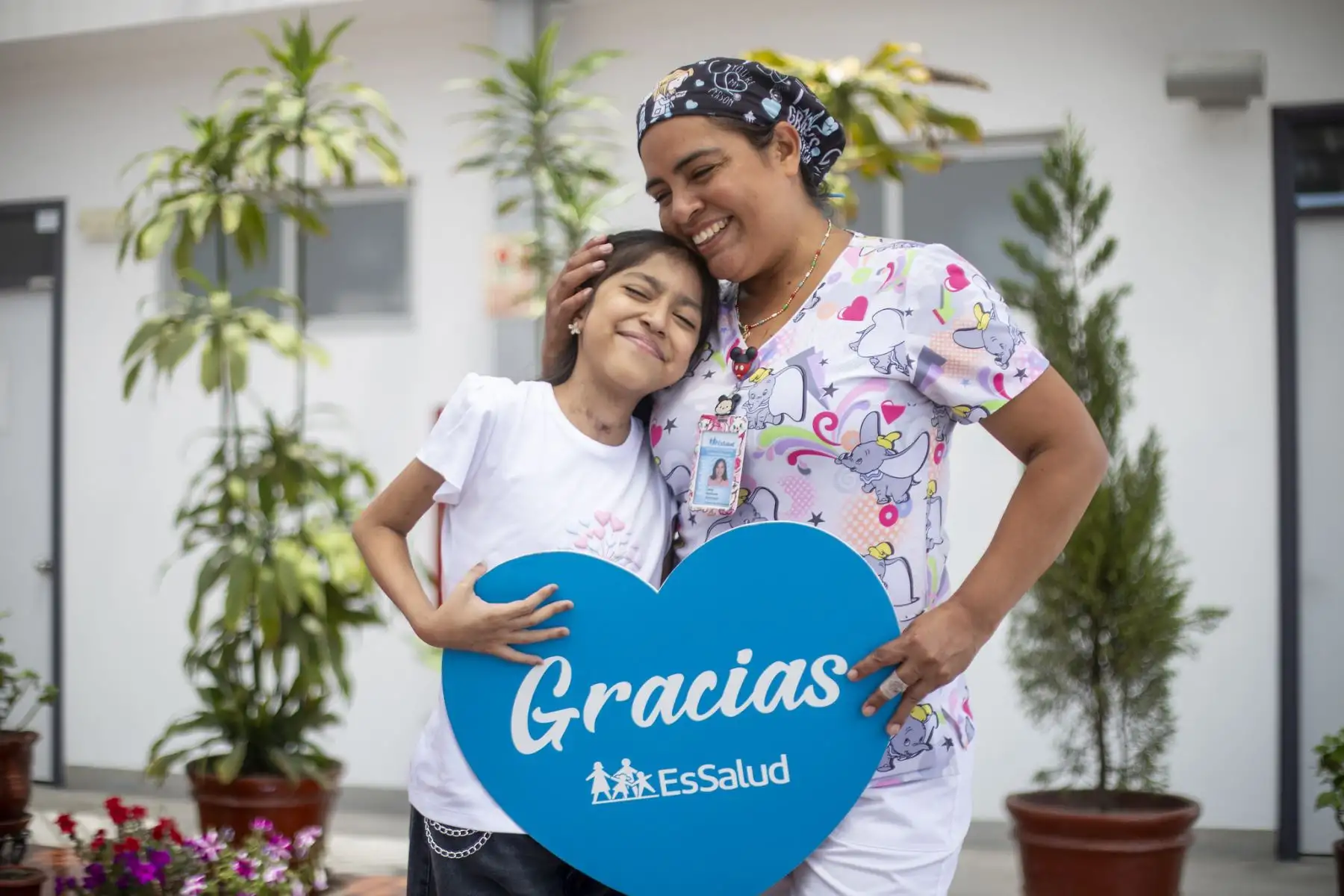 En una intervención sin precedentes, especialistas del Instituto Nacional Cardiovascular (INCOR) de EsSalud lograron salvar la vida de una niña de 8 años que sobrevivió a un paro cardíaco de 30 minutos tras recibir un trasplante de corazón de alta complejidad.  Foto: ANDINA/Difusión
