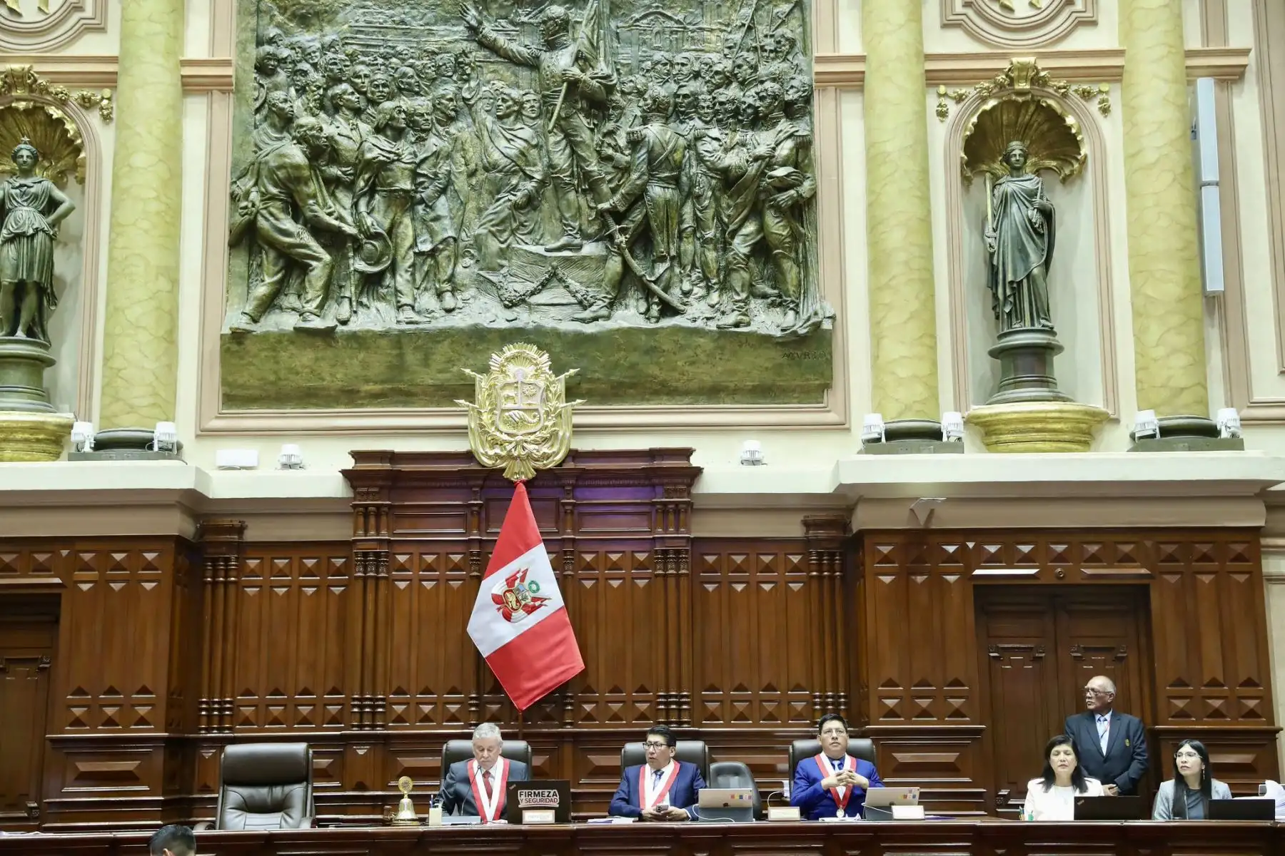 Congreso rinde homenaje a Universidad Nacional Mayor de San Marcos por 475 aniversario