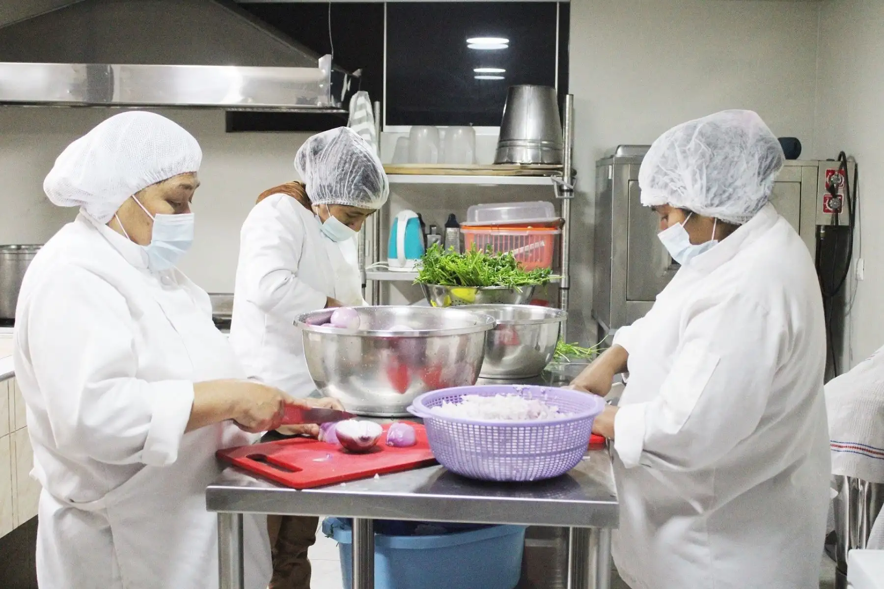 Escolares de tres regiones recibirán el servicio alimentario bajo modalidad de subvención