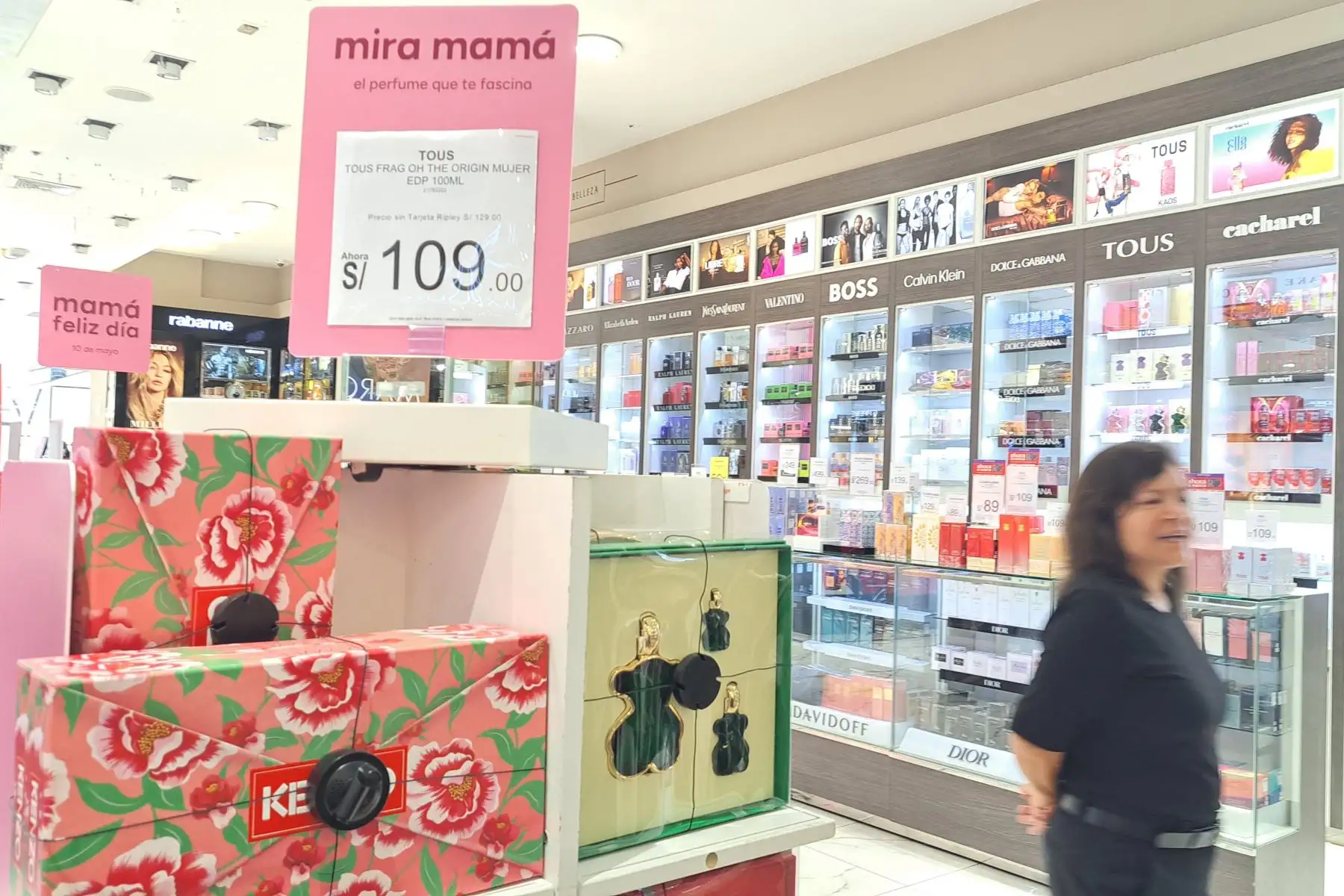 Los perfumes y tratamientos faciales también tienen gran acogida en estas fechas.   Foto: ANDINA/Melina Mejía