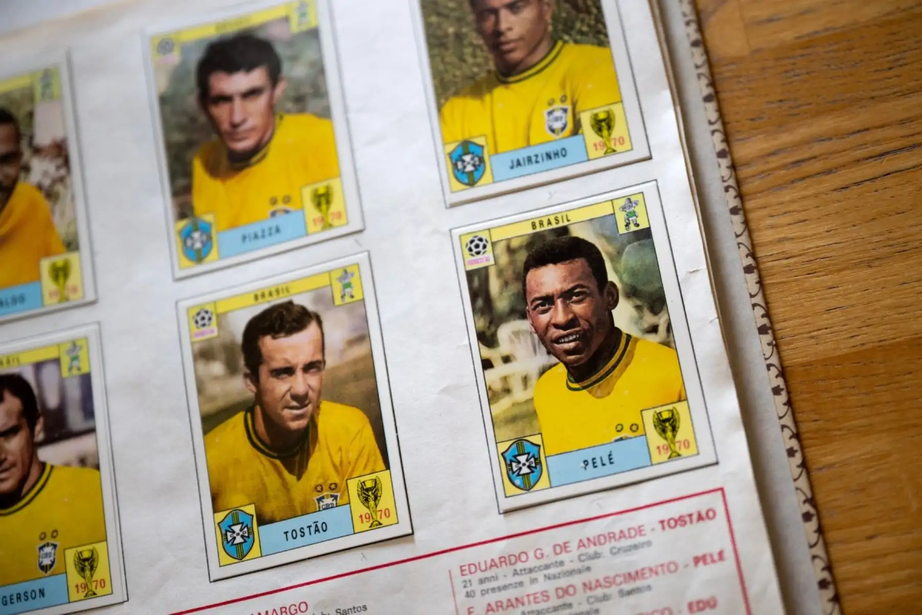 La FIFA informó que el nuevo acuerdo con la empresa estadounidense Fanatics incluirá la producción de coleccionables físicos y digitales relacionados con sus principales torneos, entre ellos juegos de cartas, cromos y nuevos productos dirigidos a los aficionados del fútbol. Foto: ANDINA/ AFP