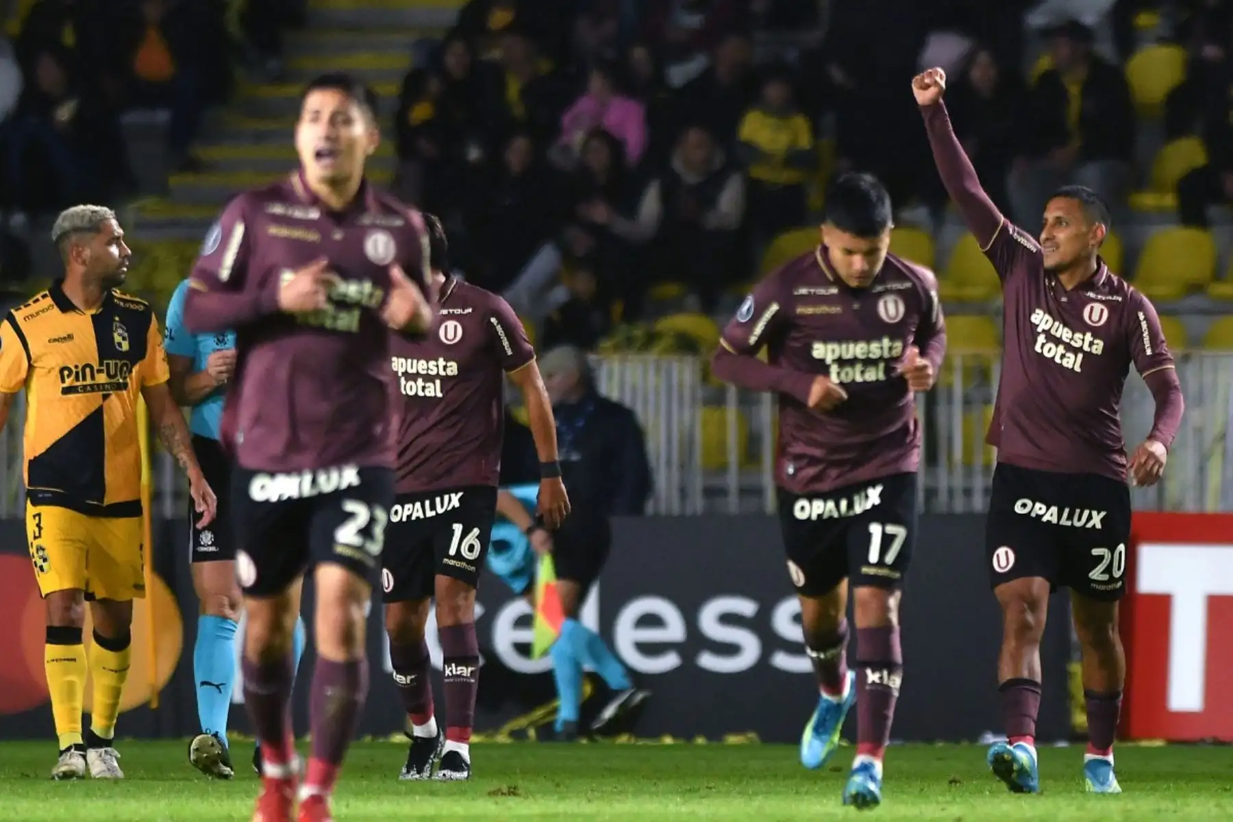 Guido Vadalá fue una de las principales figuras del encuentro al marcar los dos goles de Coquimbo Unido, con los que el cuadro chileno consiguió la remontada ante el equipo crema. Foto: ANDINA/AFP