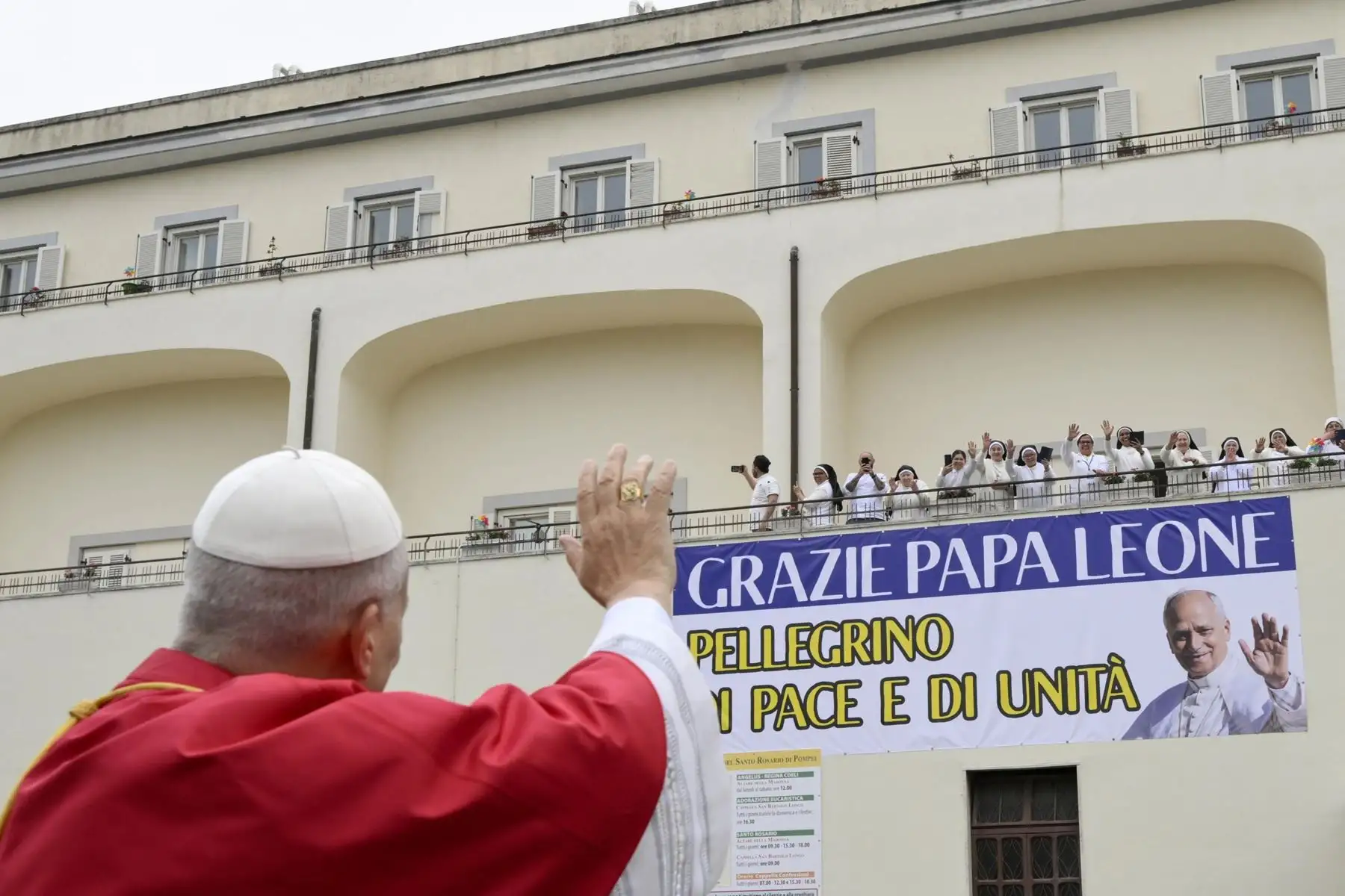 Papa León XIV durante una visita con motivo del primer aniversario del inicio de su pontificado en Pompeya, Italia. Foto: EFE