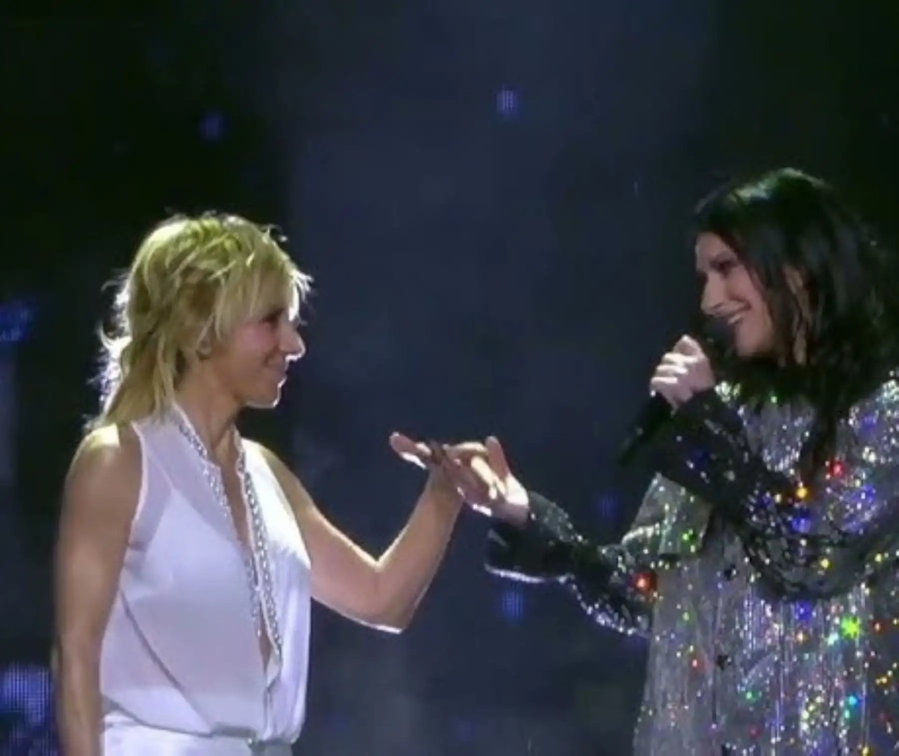 Laura Pausini y Ana Torroja hacen historia en México interpretando 