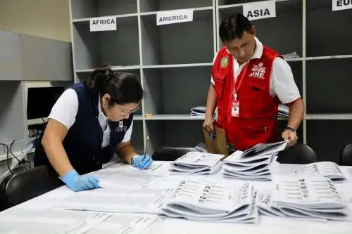 ONPE inicia la impresión de la relación de electores y lista de electores para la Segunda Elección Presidencial 2026.