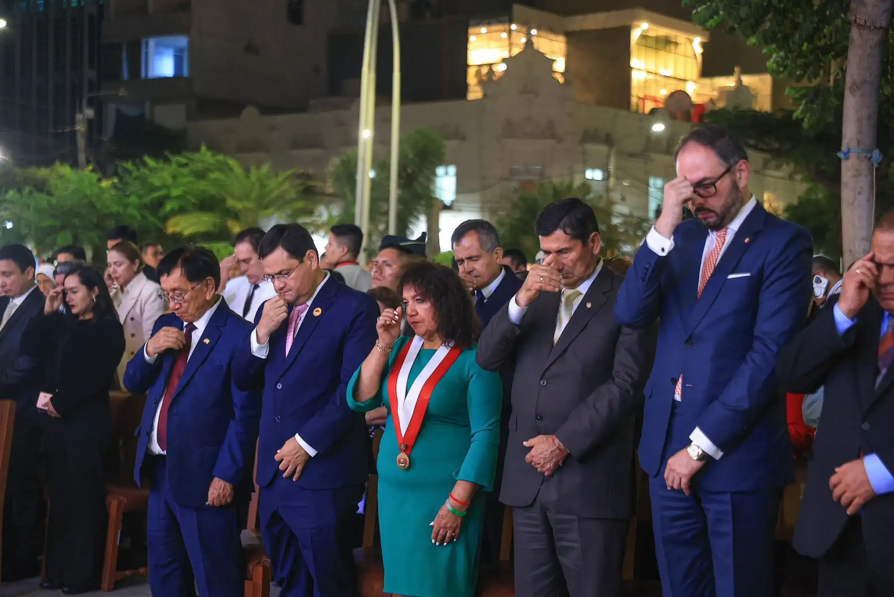 Desde la plaza mayor de Chiclayo, en Lambayeque, el presidente José María Balcázar participó en la Santa Misa por el primer año de pontificado del Papa León XIV. Foto: ANDINA/Prensa Presidencia