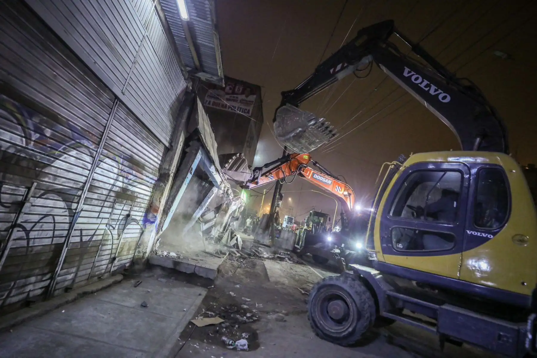 Ate: MML recupera más de 2,300 metros de vía pública en la Carretera Central